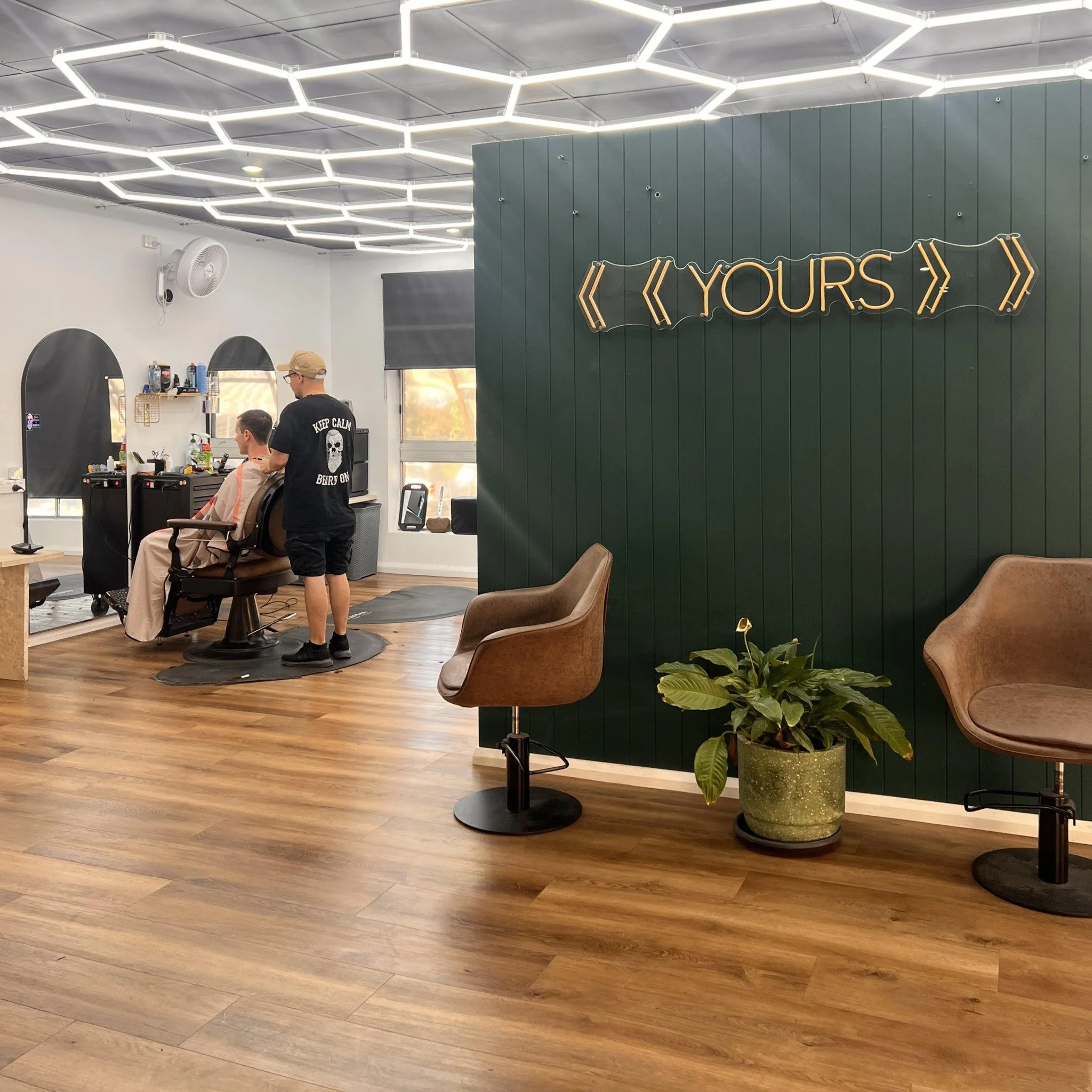 PSA: appointments for next week are filling fast 🔥 If you&rsquo;re on the hunt for a quick trim, big chop, or beard care, head to our website to snag a spot before it&rsquo;s too late 👌