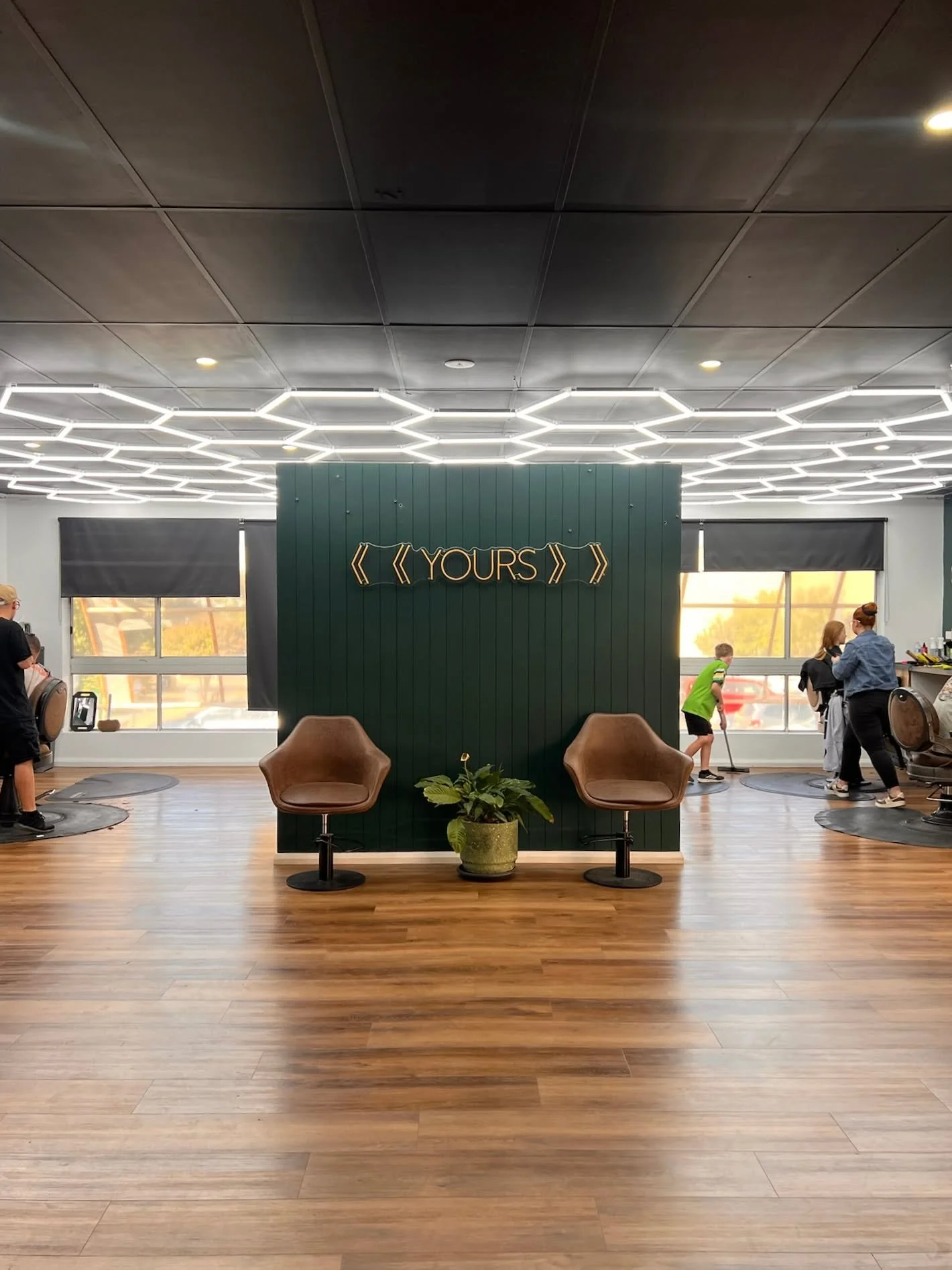 We&rsquo;re wrapping up a successful week, with a new team member introduced, plenty of cuts executed &amp; top-notch banter delivered🔥Thank you to everyone who popped in for a chop - now to put our feet up for a few days 👏