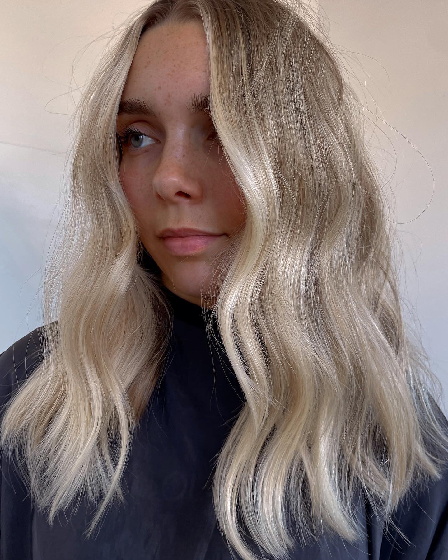 Dreamy blonde by @mikkiauld_hair ~ snipped &amp; styled by @noah_palomaroan 🖤 #brisbanebesthairdresser