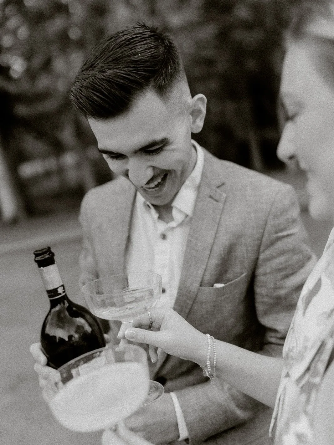 Absolutely nailed his proposal even in between spring showers ☔️

@impromptu_ty @carolinemoylanphotographer 
@losari.retreat 
@losari.weddings