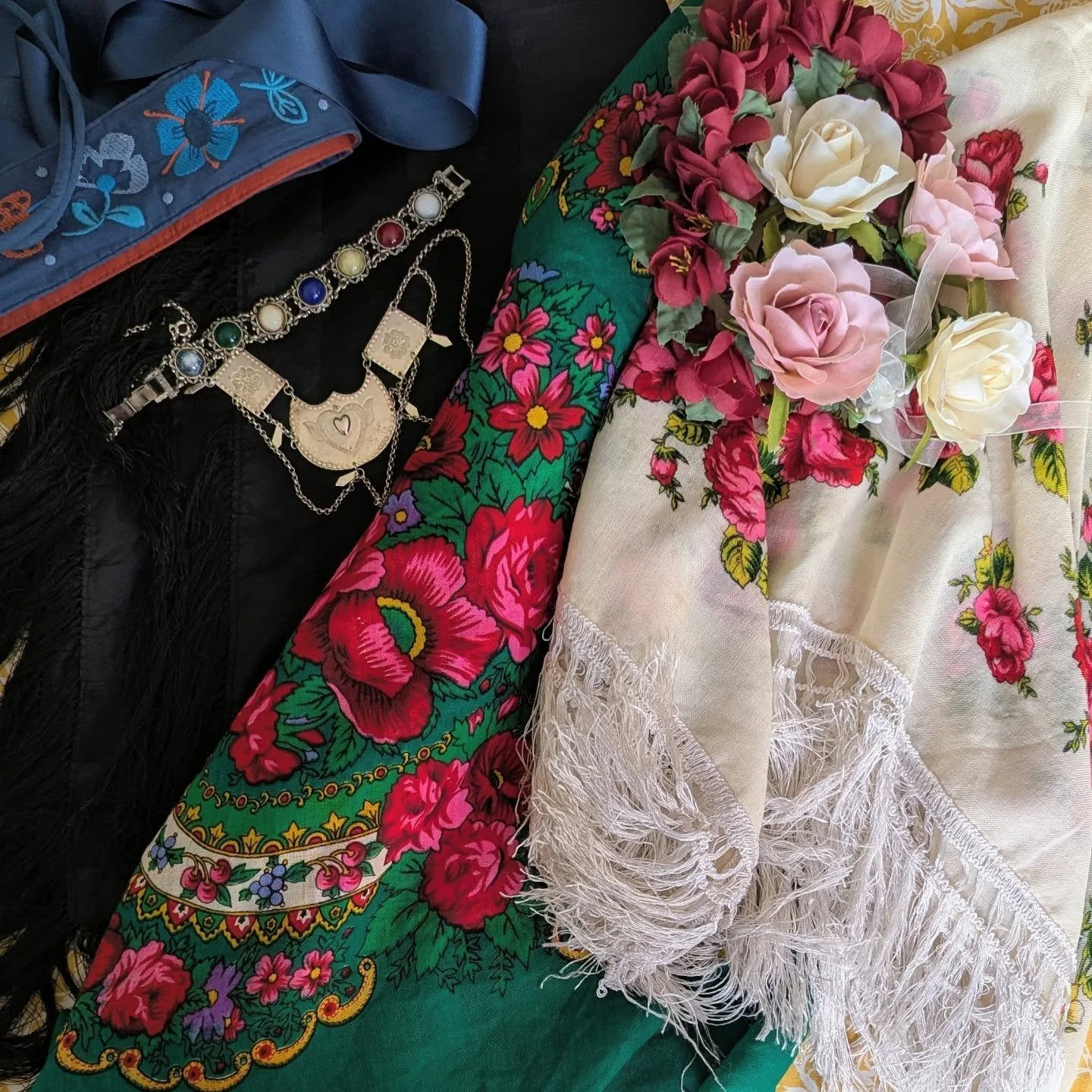 A crucial part of any show... Deciding on the outfits!! 🌹👑👯&zwj;♀️

*Please note the dog is not included in the performance 

#rockofjoy #scotstoryfest #kansallispuku #finnishculture #oralstorytelling