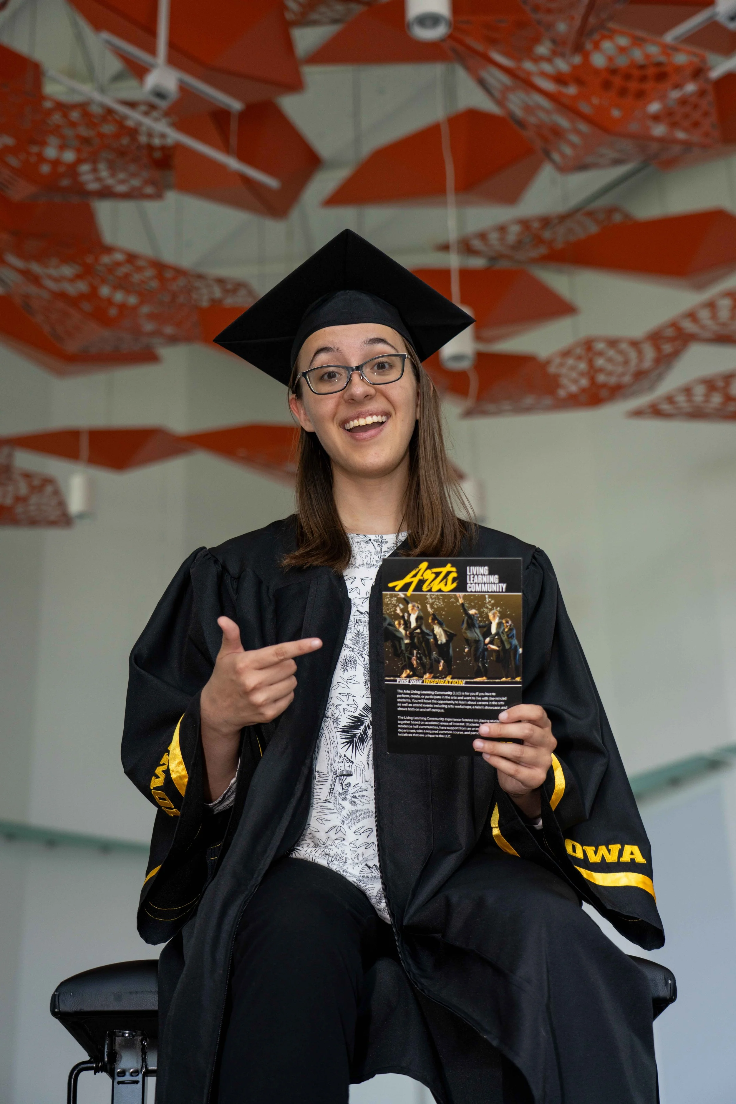 6-12-2026_LEA BANKS GRAD PORTRAIT SESSION WEB SIZE PIC _DARSHAUN SMITH PRODUCTIONS-69.jpg