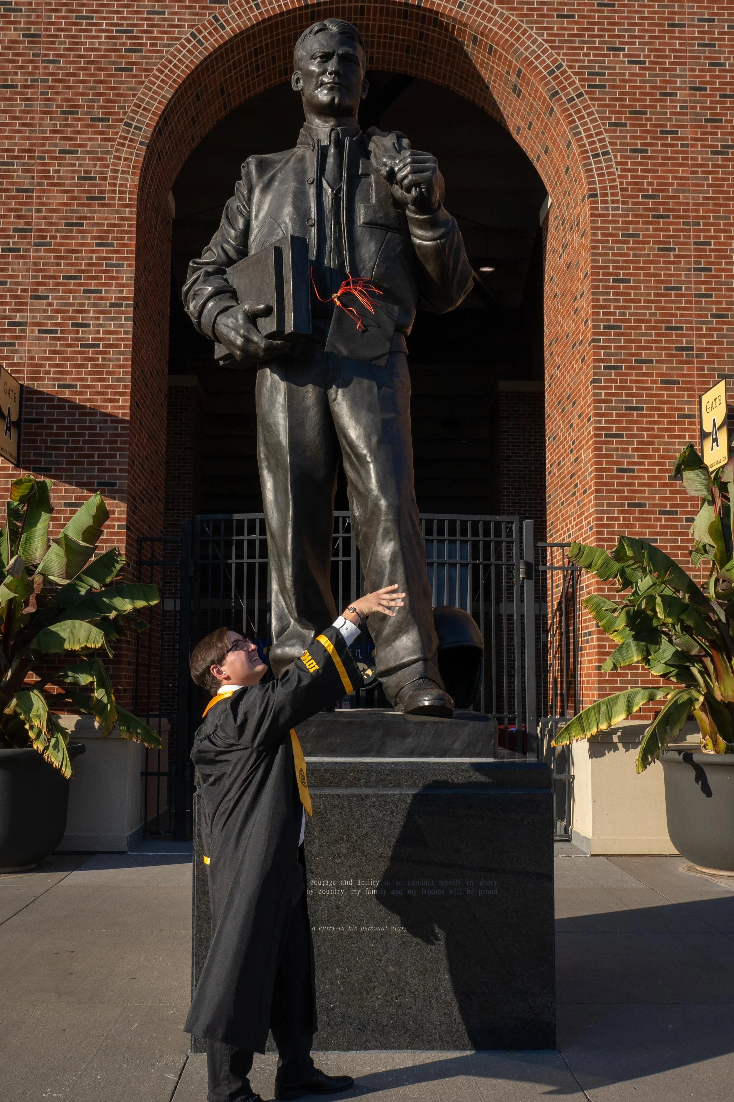 CLAYTON.GARMON.GRAD.PHOTOS.DSP-81.jpg
