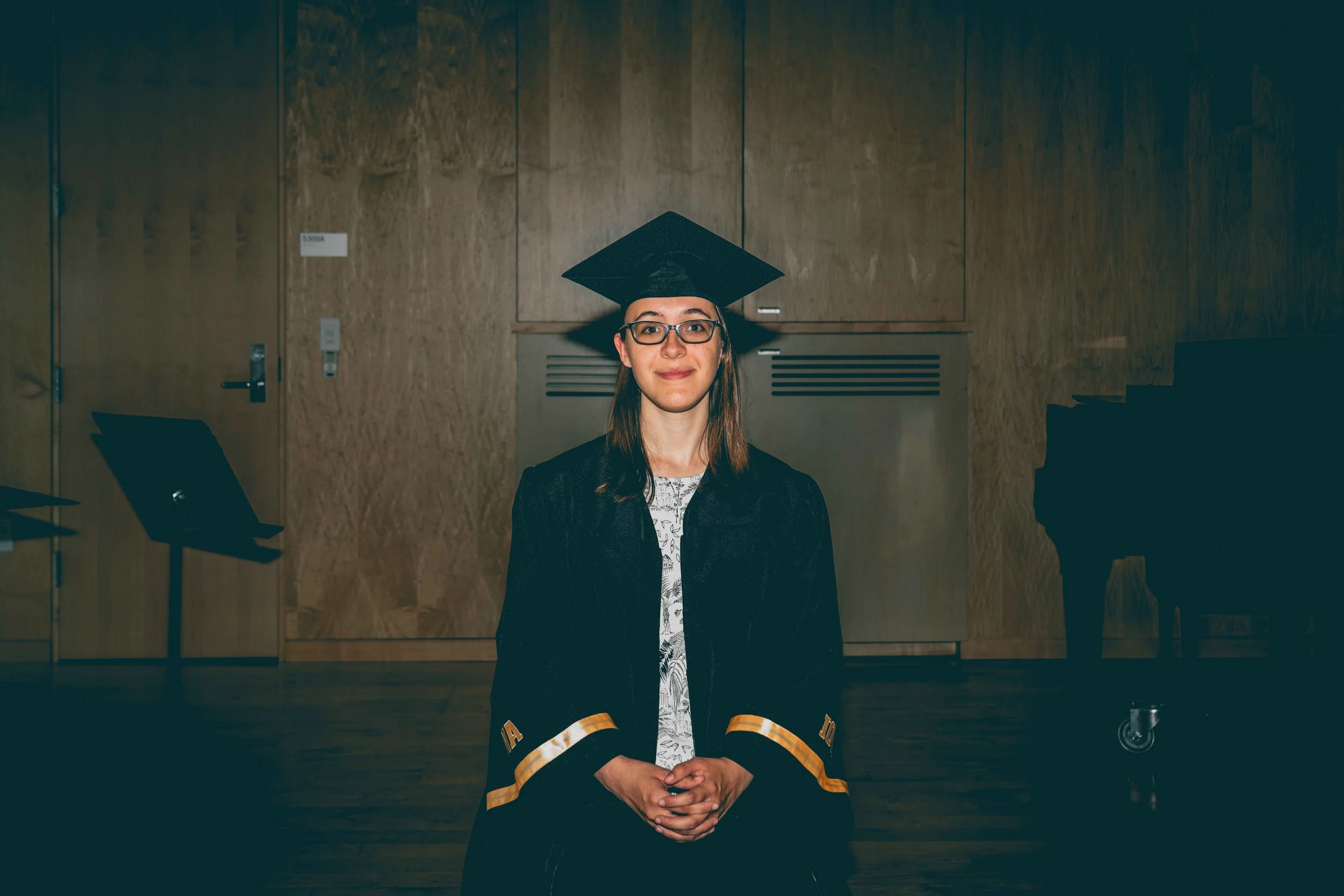 6-12-2026_LEA BANKS GRAD PORTRAIT SESSION WEB SIZE PIC _DARSHAUN SMITH PRODUCTIONS-27.jpg