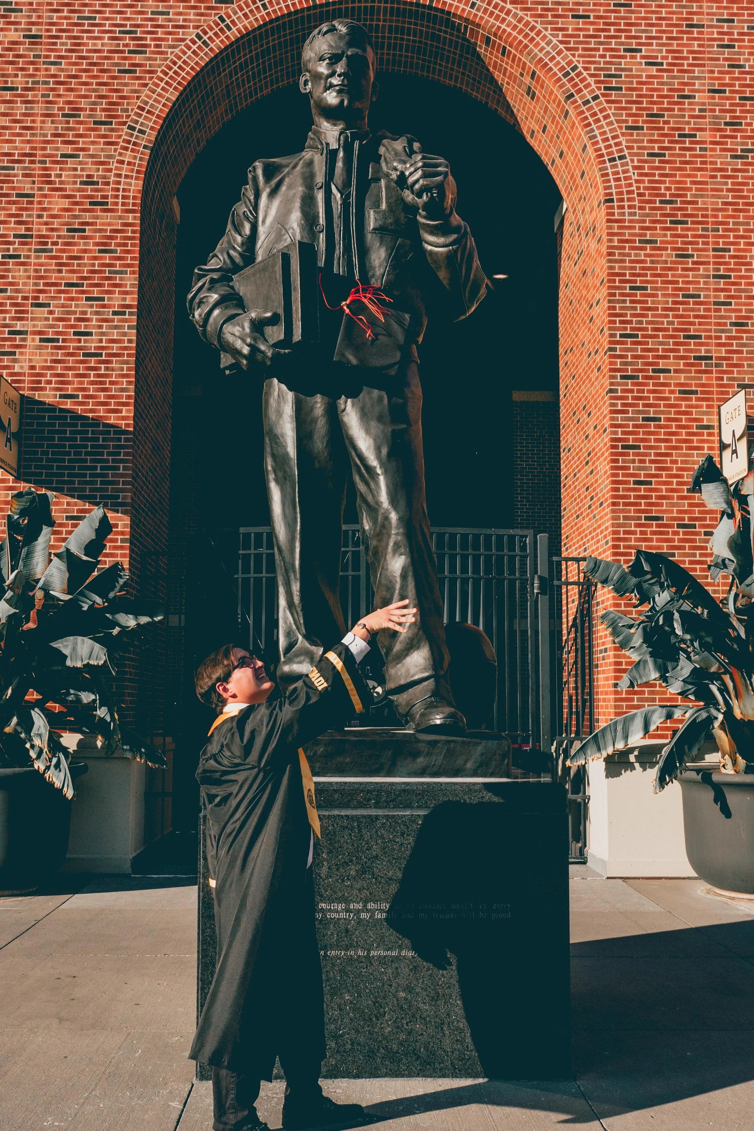 CLAYTON.GARMON.GRAD.PHOTOS.DSP-82.jpg
