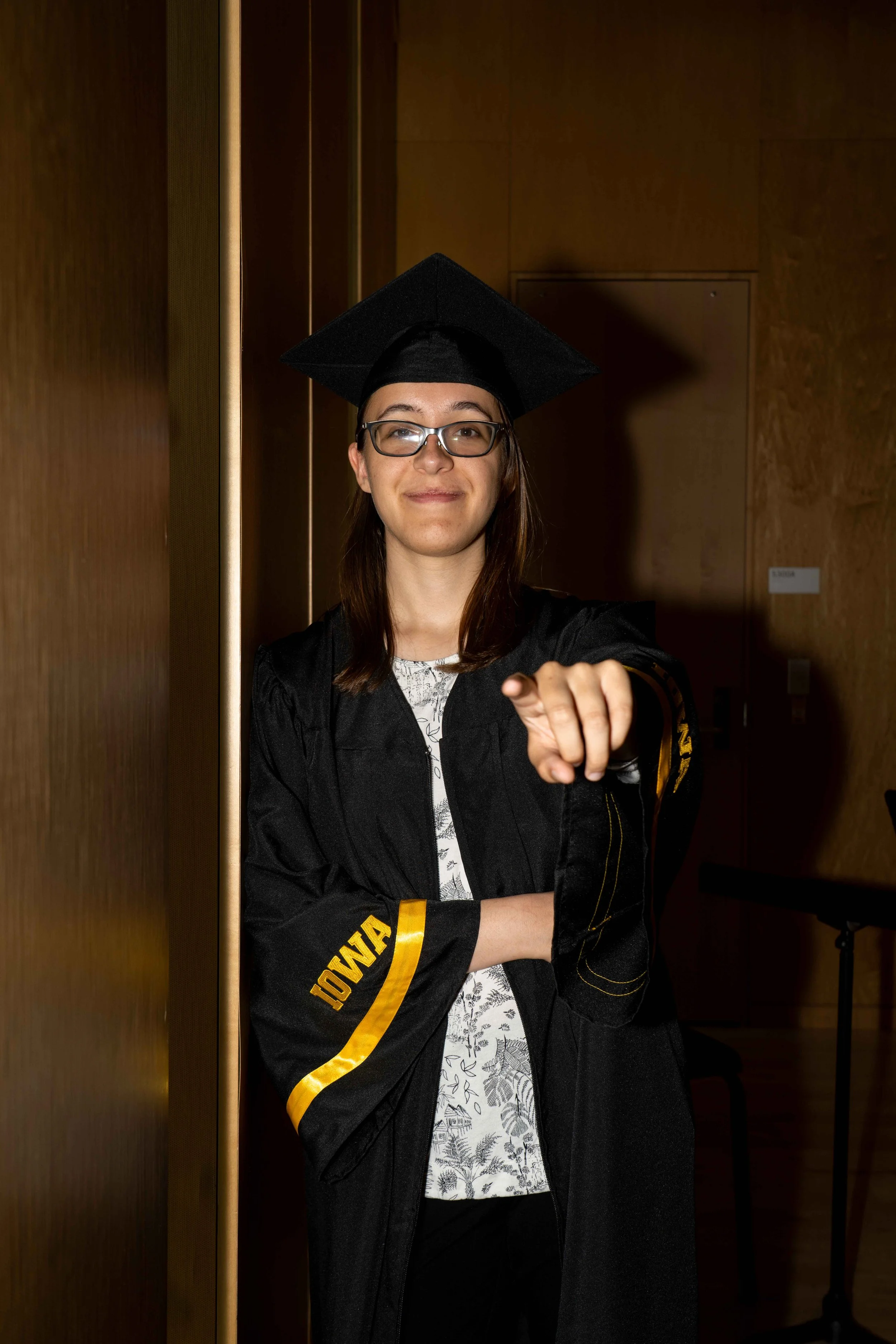 6-12-2026_LEA BANKS GRAD PORTRAIT SESSION WEB SIZE PIC _DARSHAUN SMITH PRODUCTIONS-37.jpg