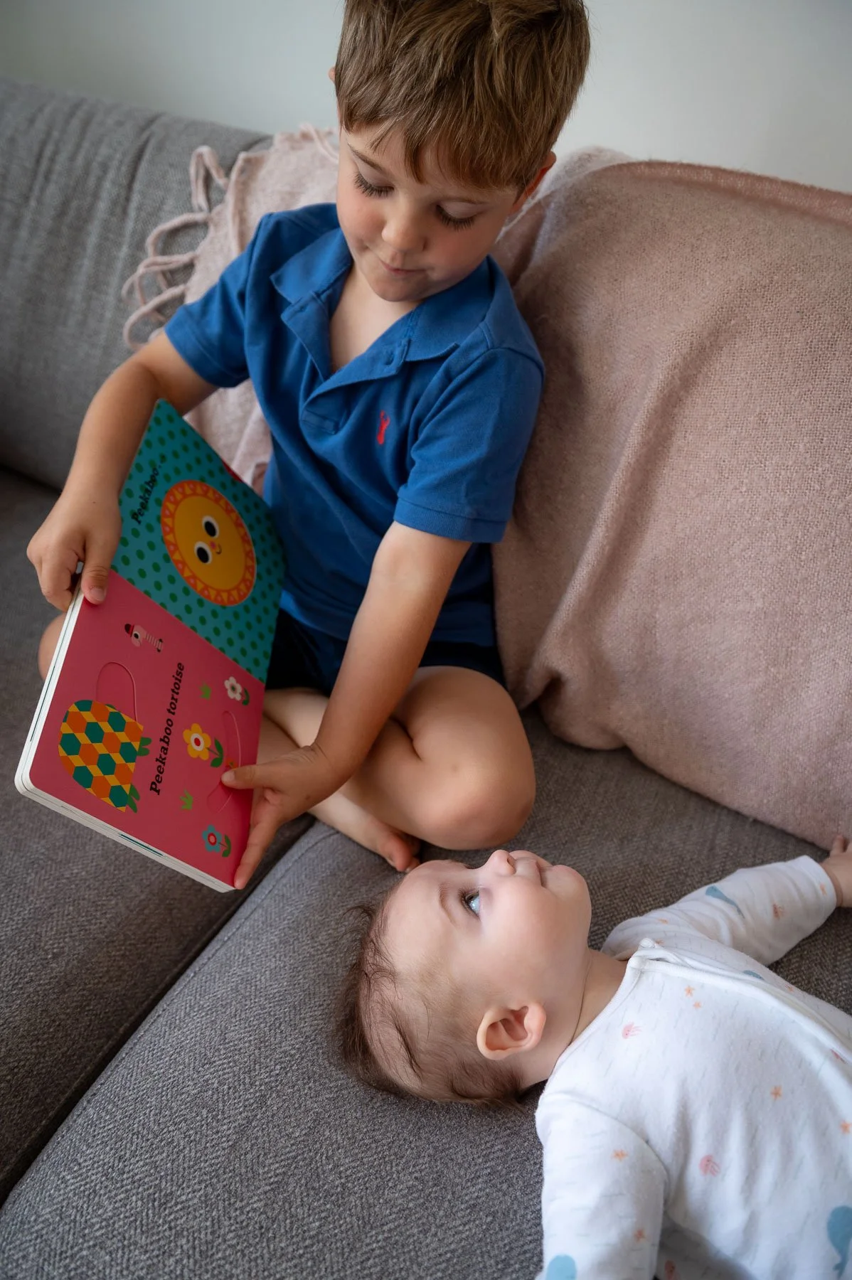 Rhiannon sibling-brother-baby-photography-horsham-west-sussex-19.jpg