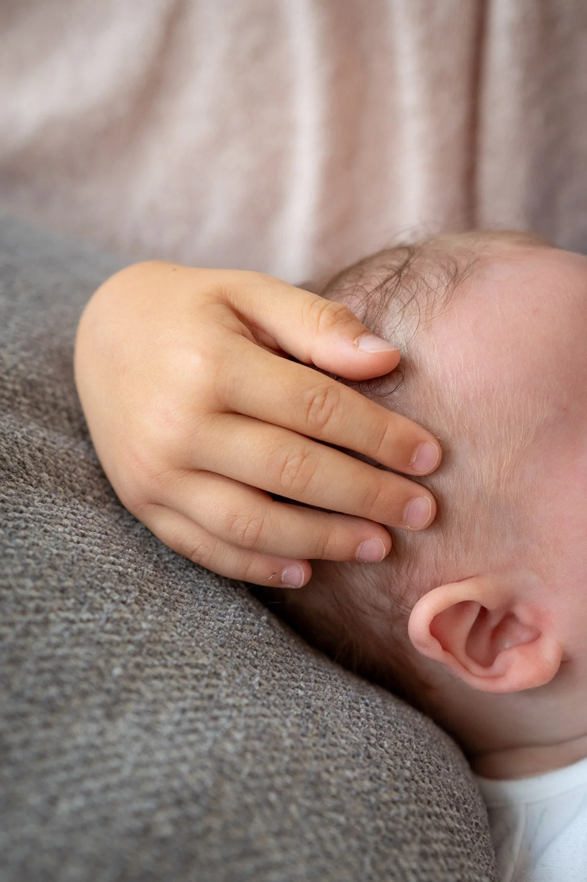 Rhiannon sibling-brother-baby-photography-horsham-west-sussex-13.jpg