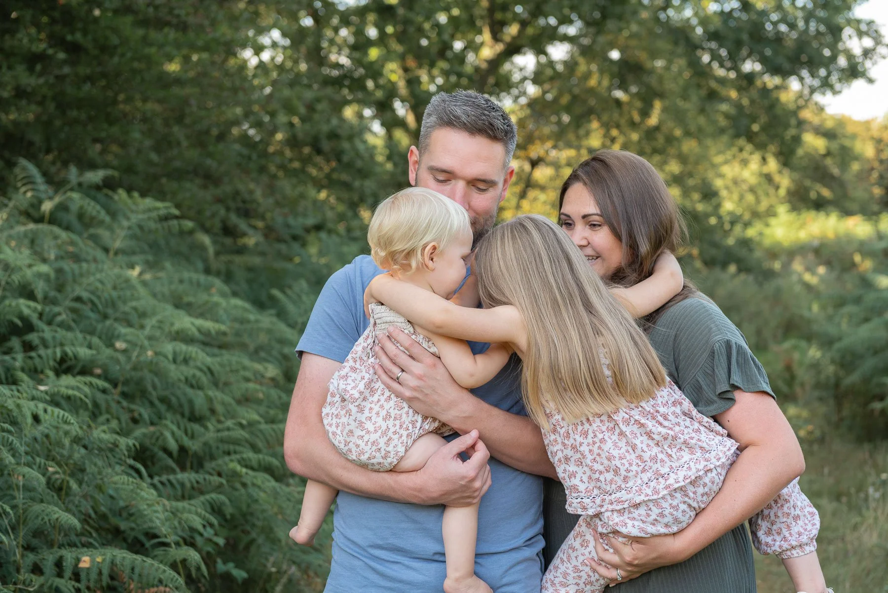 Holly-family-photography-sussex-outdoor-sessions-17.jpg