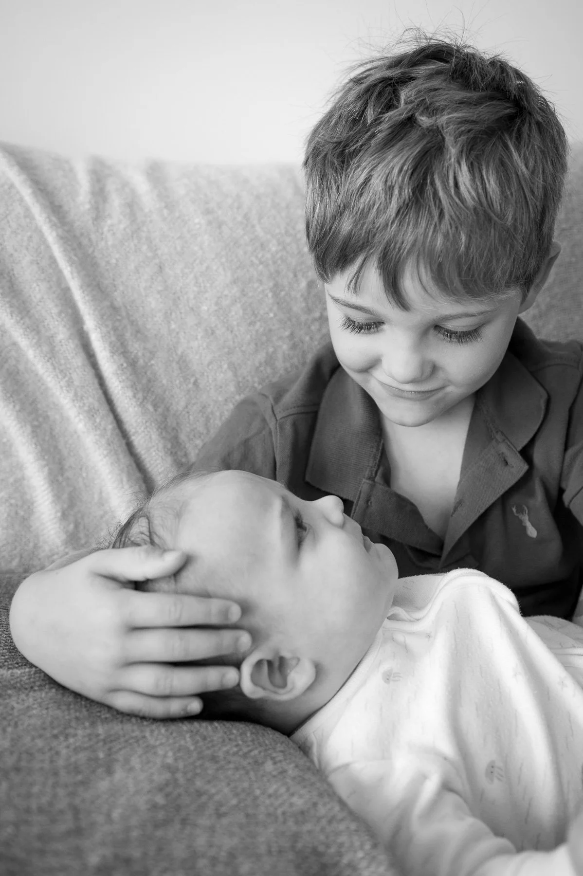 Rhiannon sibling-brother-baby-photography-horsham-west-sussex-12.jpg