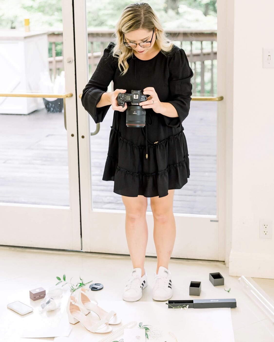 Getting to spend a few moments at the beginning of your special day to capture all your little details is one of my favorite parts of a wedding day! 📸 PRO TIP- remember to set a side your rings, jewelry/watches, invitation suite, shoes and any other