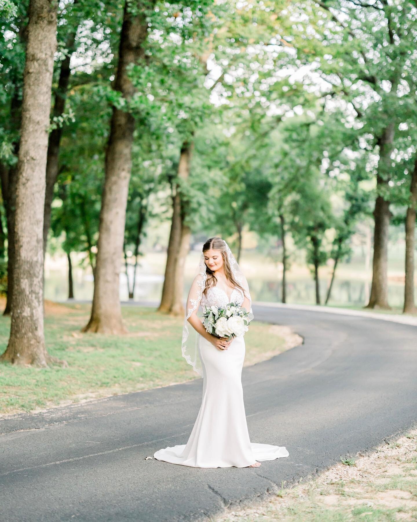 As much as we have loved our summer weddings, can fall get here faster? I can&rsquo;t wait to break our comfy sweaters! 

Florist: @malynmade 
Venue: @spainranch 
Makeup: @shainazeffmakeup 
Hair: @styled.by.chali 

#tulsaphotographer #tulsaweddings #