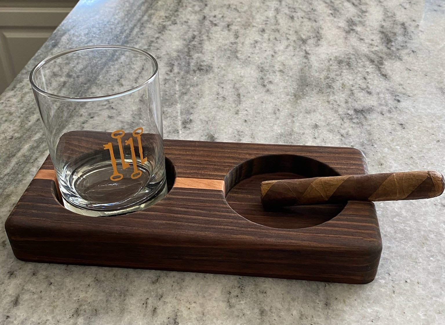 Pairing tray, drink and cigar ash tray