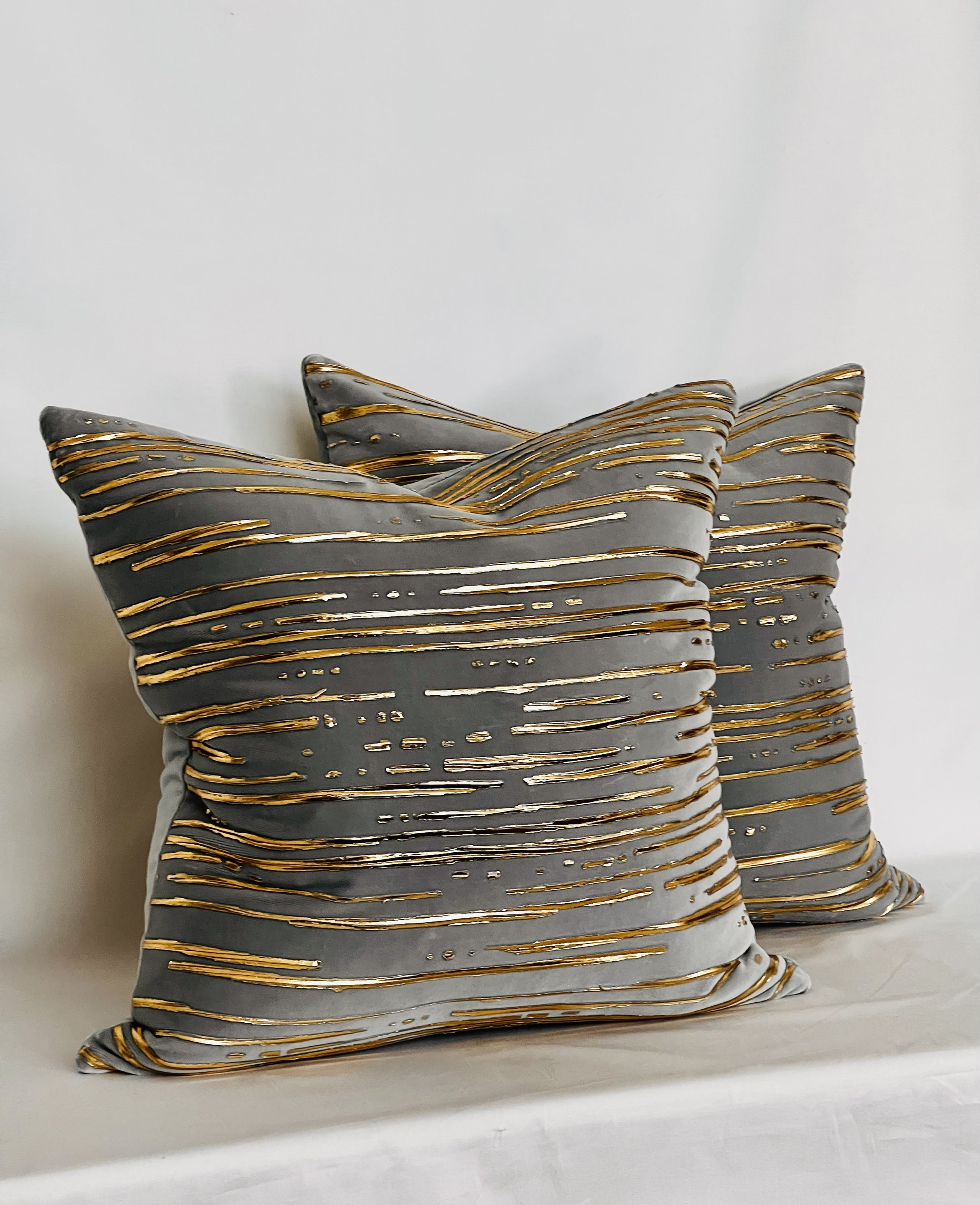Barcode_pillow_velvetgold_6 (1).jpg