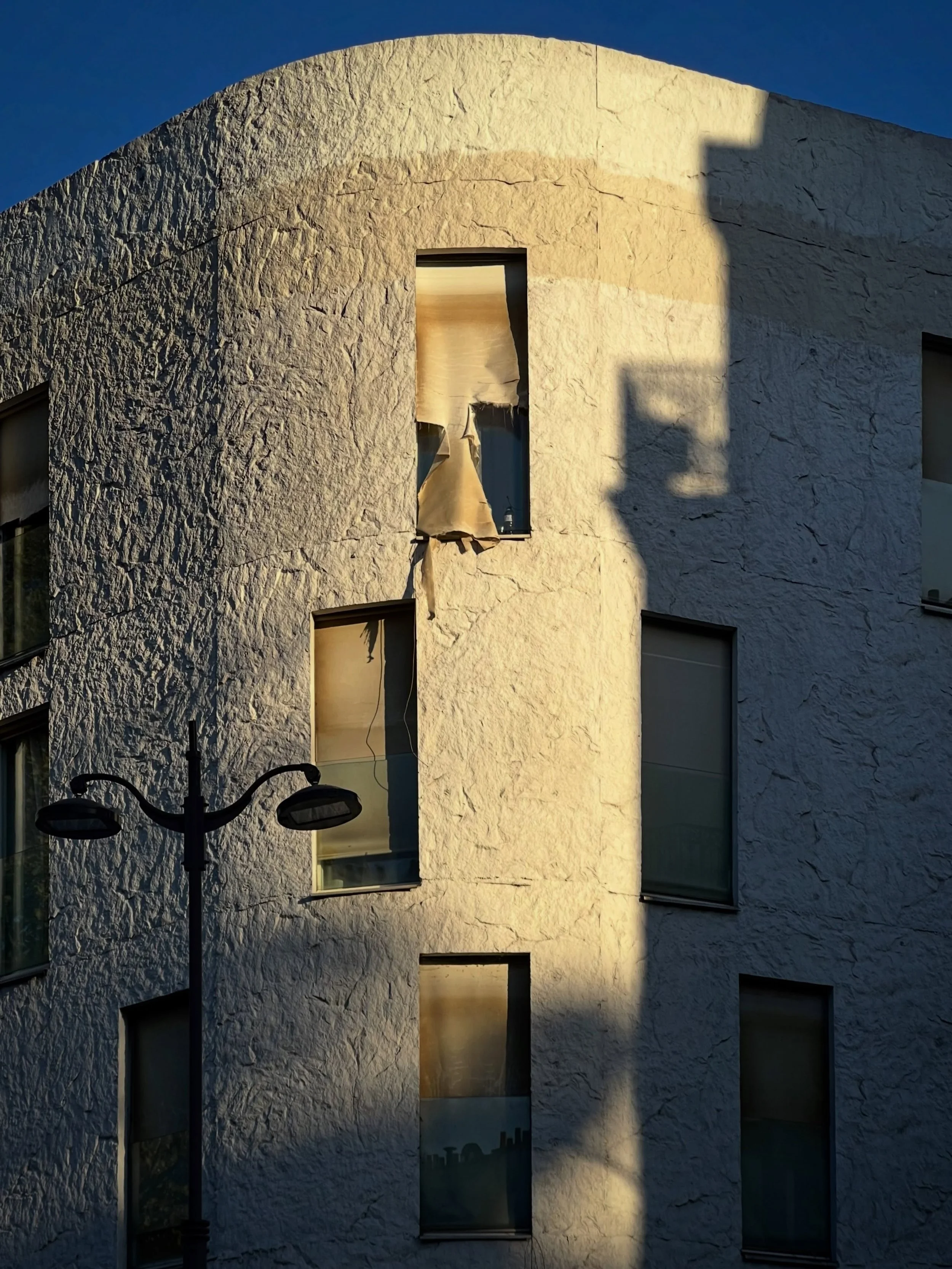 Torn
Paris, septembre 2026