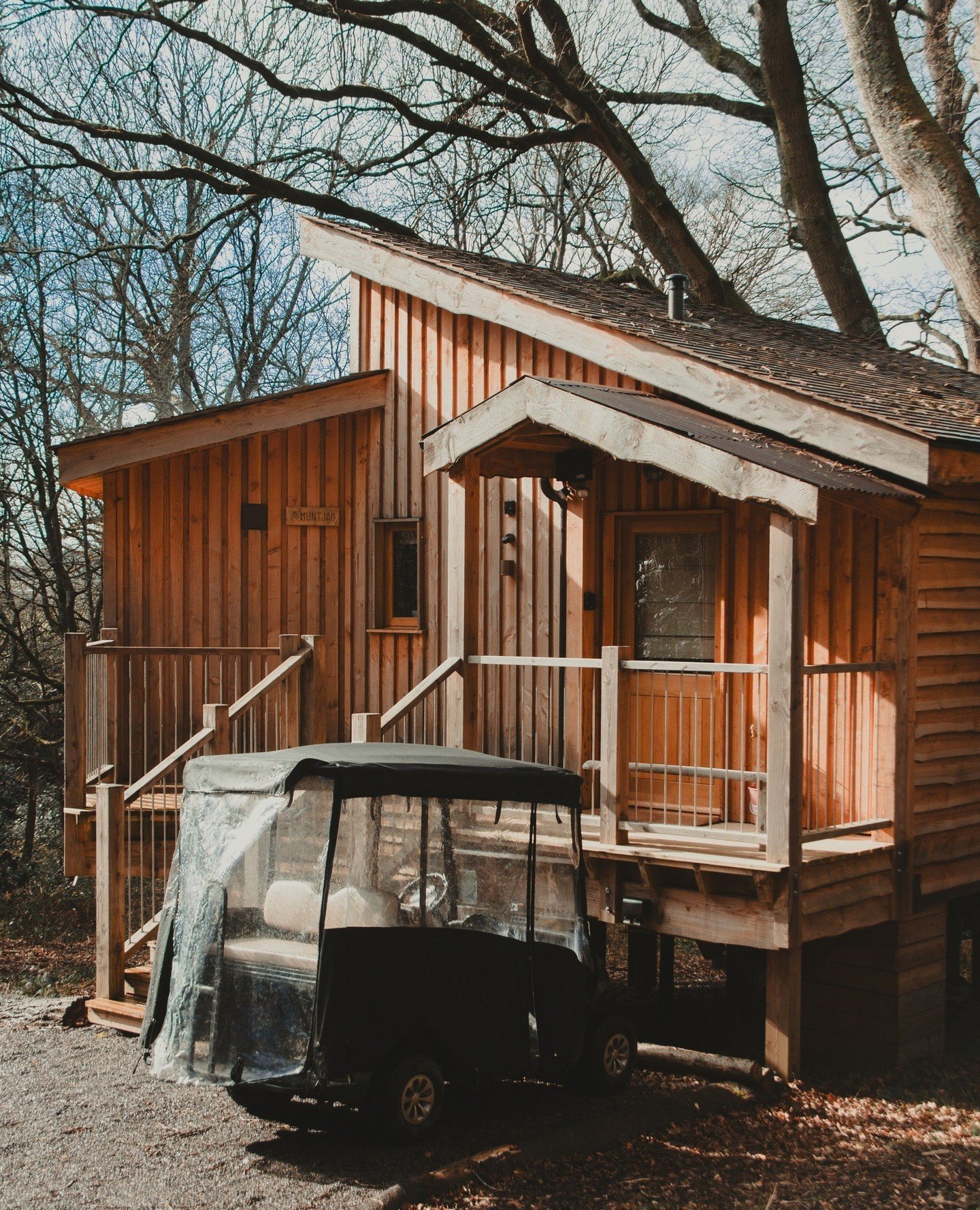 Scroll to take a look inside our treehouses 👉⁠
⁠
All of our treehouses come with:⁠
🛁 Outdoor bath⁠
🌲 Spacious terrace ⁠
🛏️ Super-king size bed ⁠
💻 Smart TVs and fast Wi-Fi⁠
🛺 An electric buggy⁠
⁠
🐾 They're also all dog-friendly! And this month