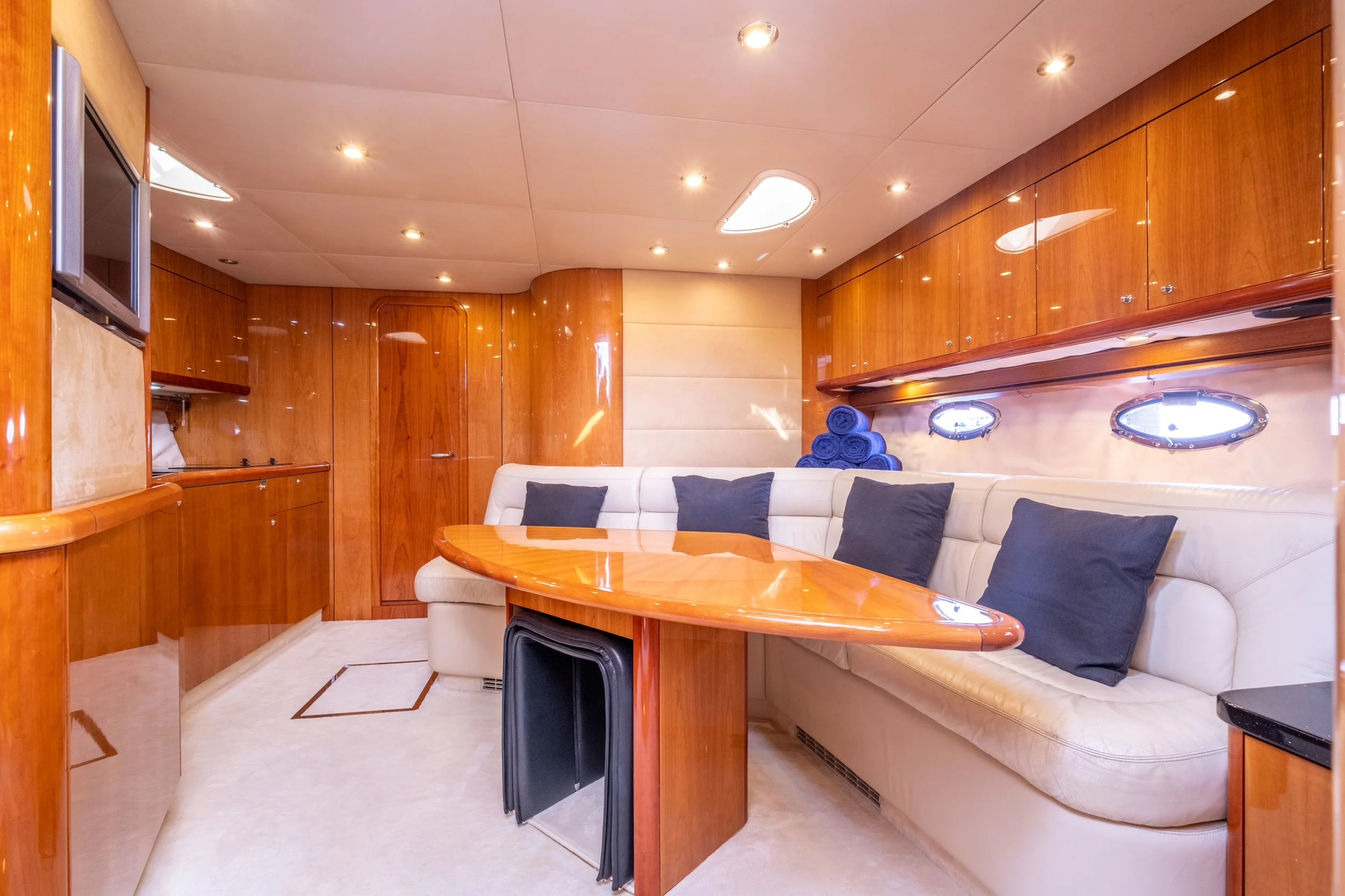 14 ALQUILER-BARCO-IBIZA-SUNSEEKER-PORTOFINO-53-JIMIBIZABOATS-  SALON.jpg