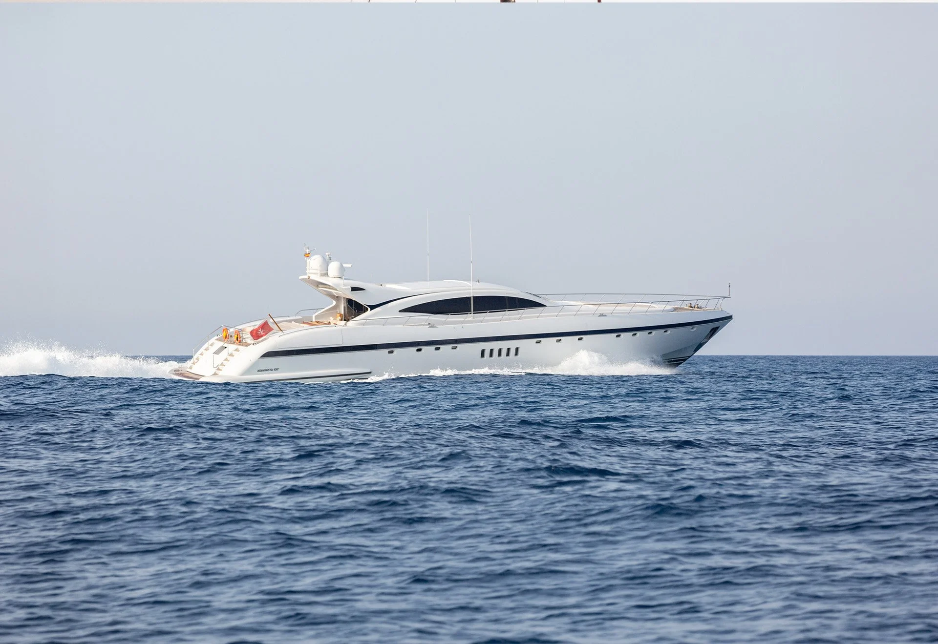 MANGUSTA 108