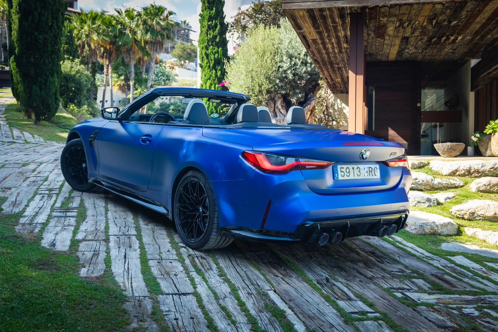 BMWM4-7.jpg
