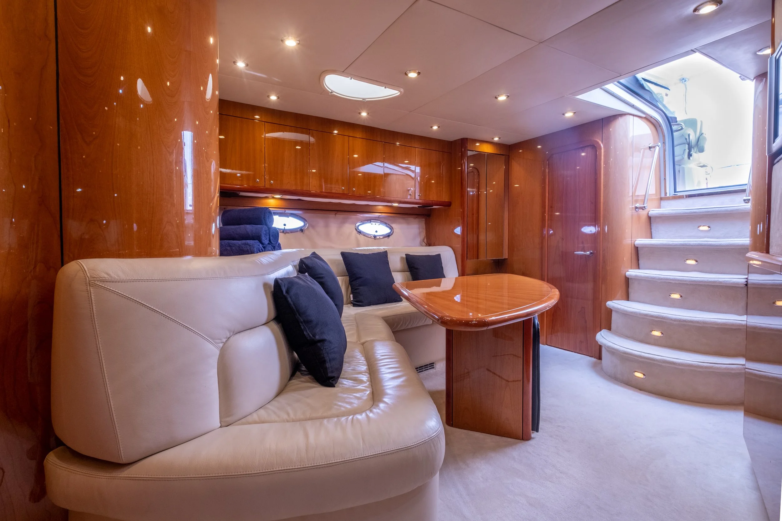 13 ALQUILER-BARCO-IBIZA-SUNSEEKER-PORTOFINO-53-JIMIBIZABOATS-   SALON.jpg
