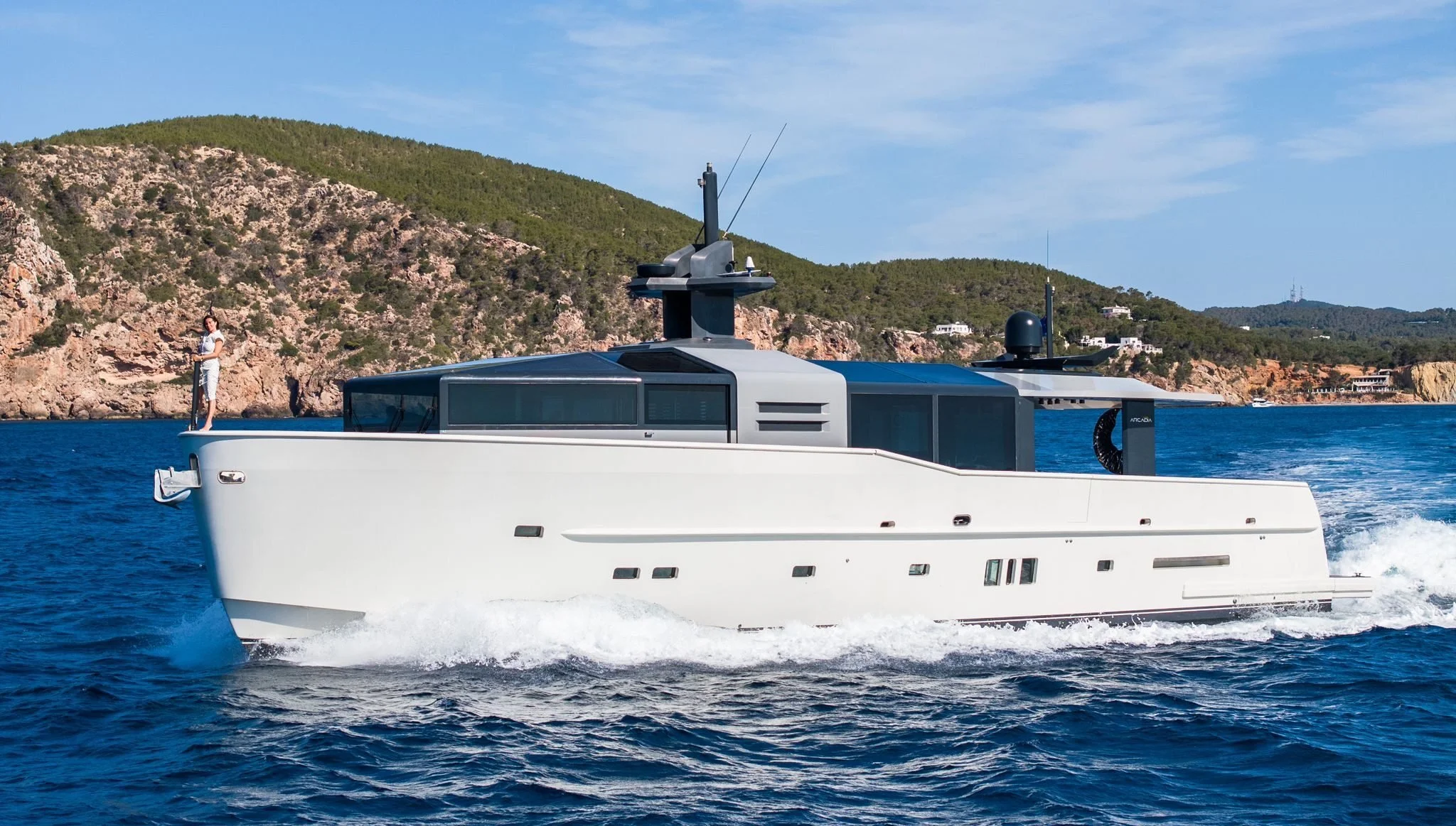 arcadia 85 eternity 44 casco b.jpg