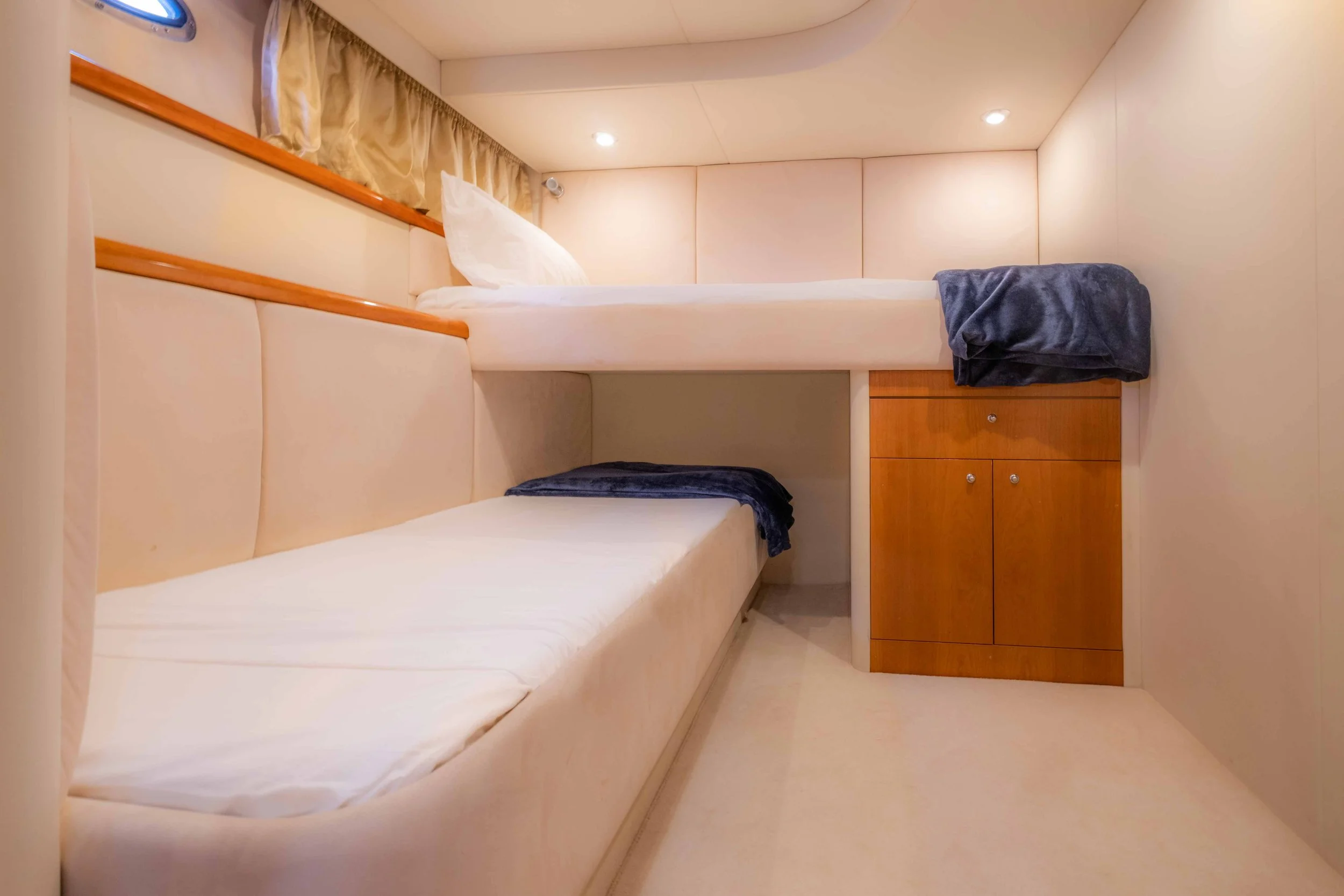 17 ALQUILER-BARCO-IBIZA-SUNSEEKER-PORTOFINO-53-JIMIBIZABOATS-  CAMAROTE 3 BAJA CALIIDAD copia.jpg