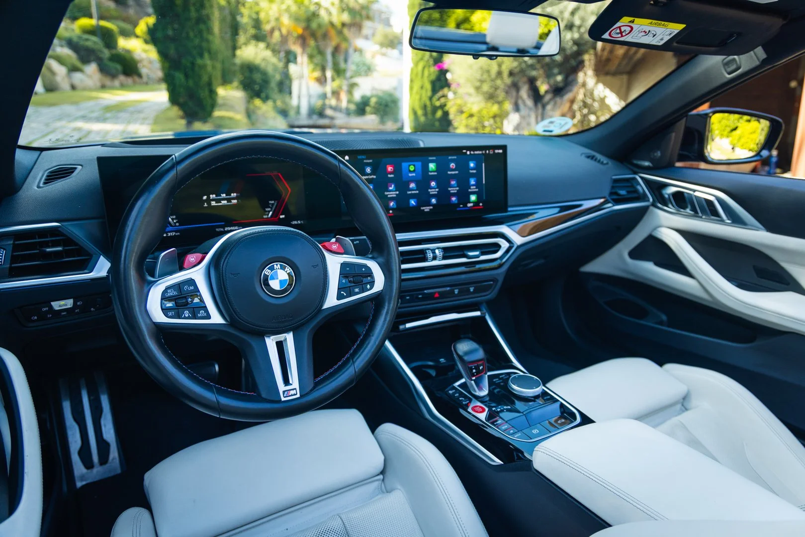 BMWM4-13.jpg