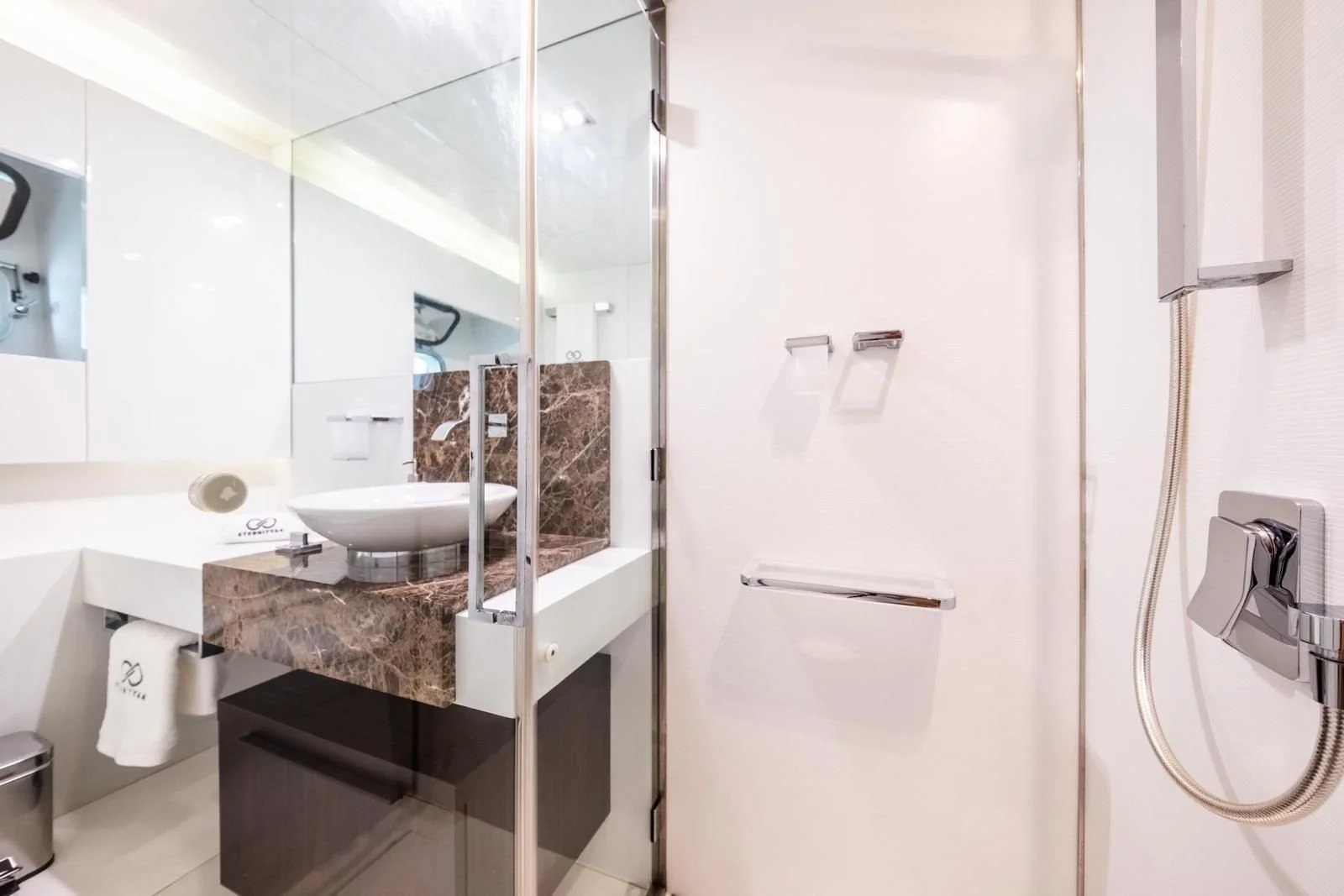 arcadia 85 eternity 44 bathroom.jpeg