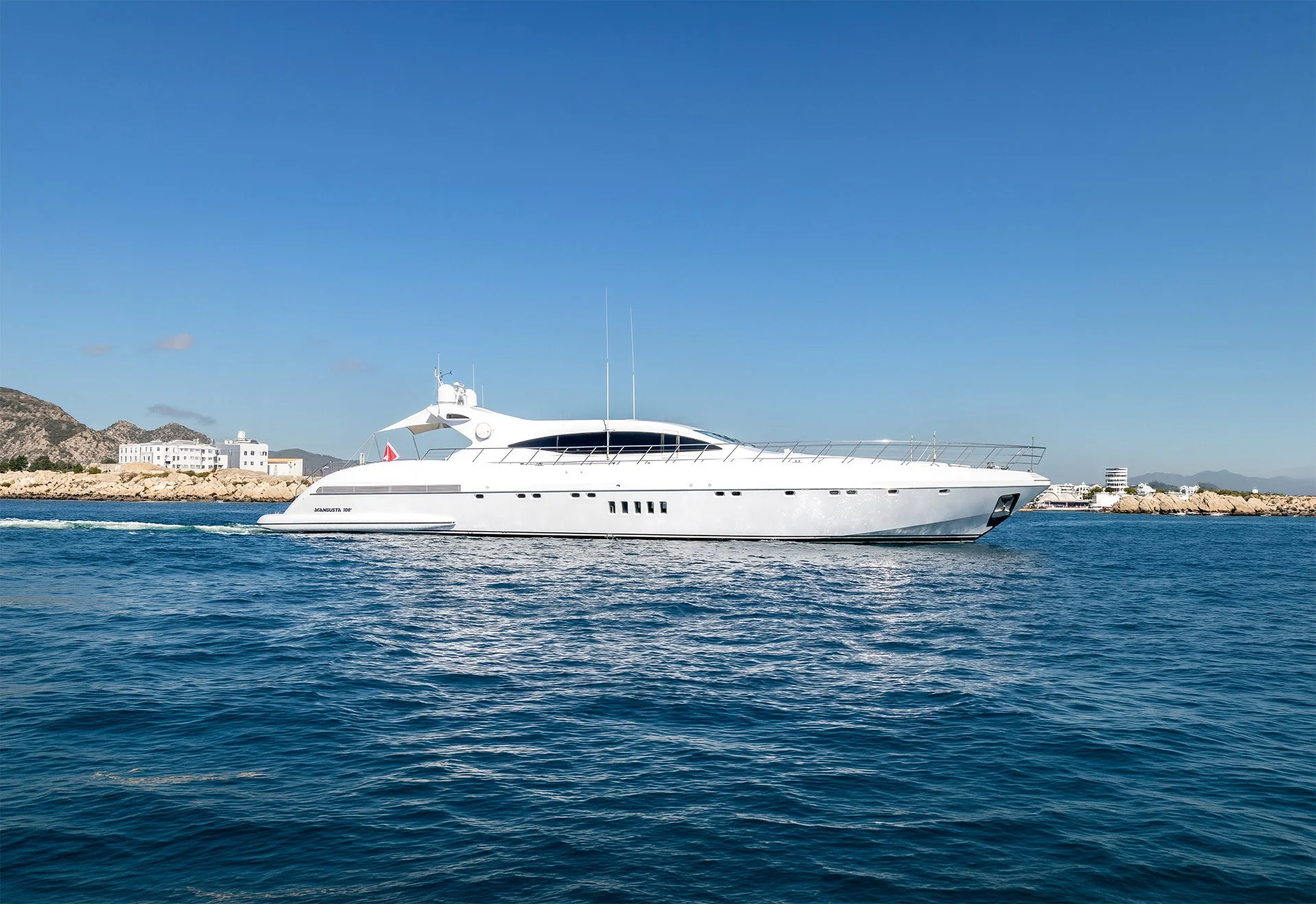 MANGUSTA 108