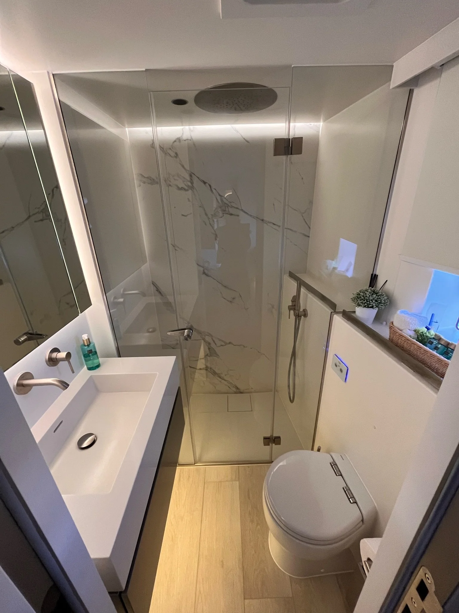 29 yolo bathroom 2.jpeg