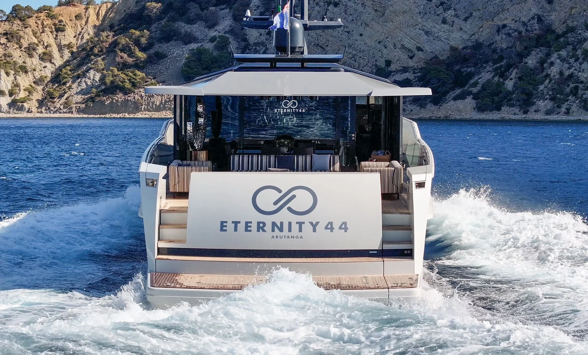 arcadia 85 eternity 44 casco a.jpg