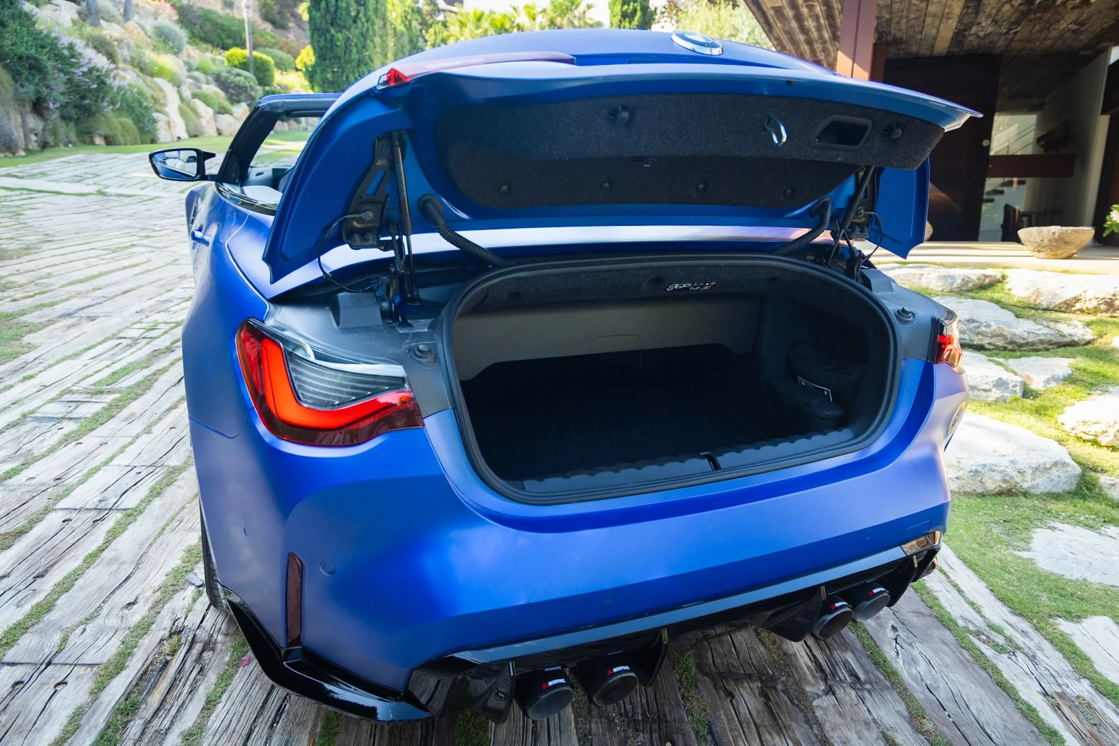 BMWM4-24.jpg