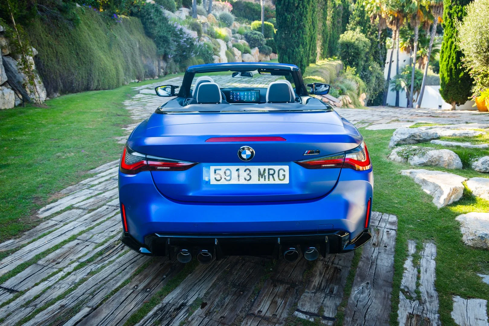BMWM4-10.jpg