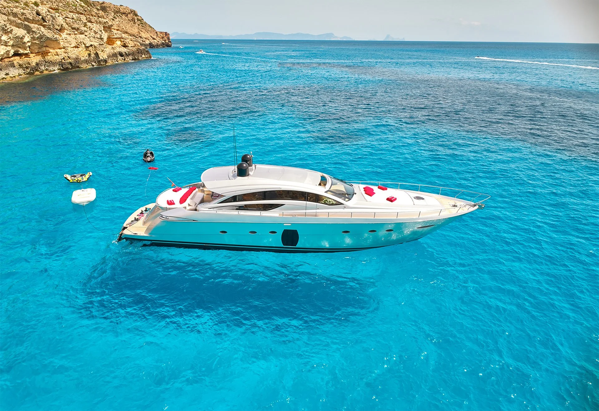 PERSHING 72