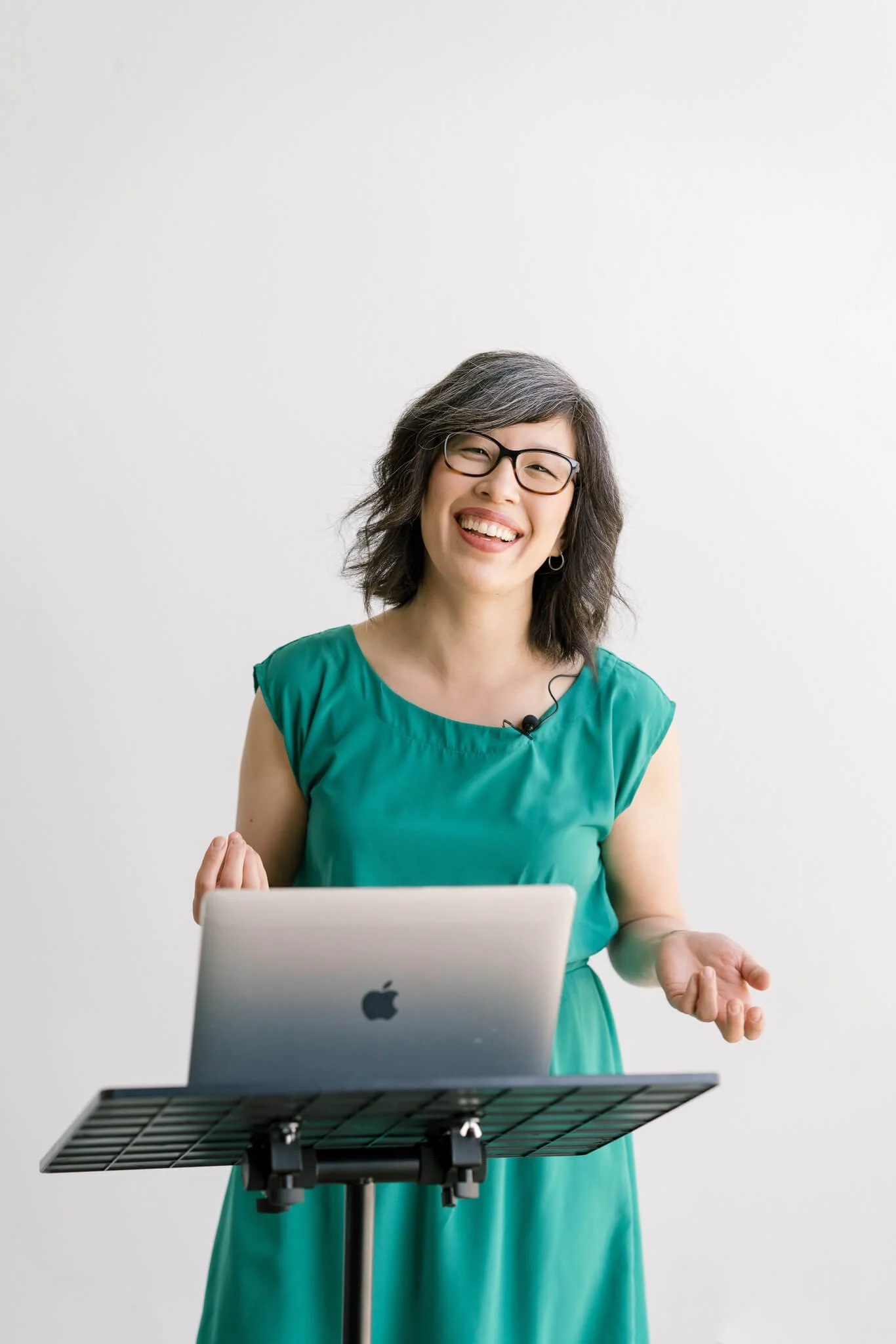 Dr. Julie Liu presenting at a veterinary conference