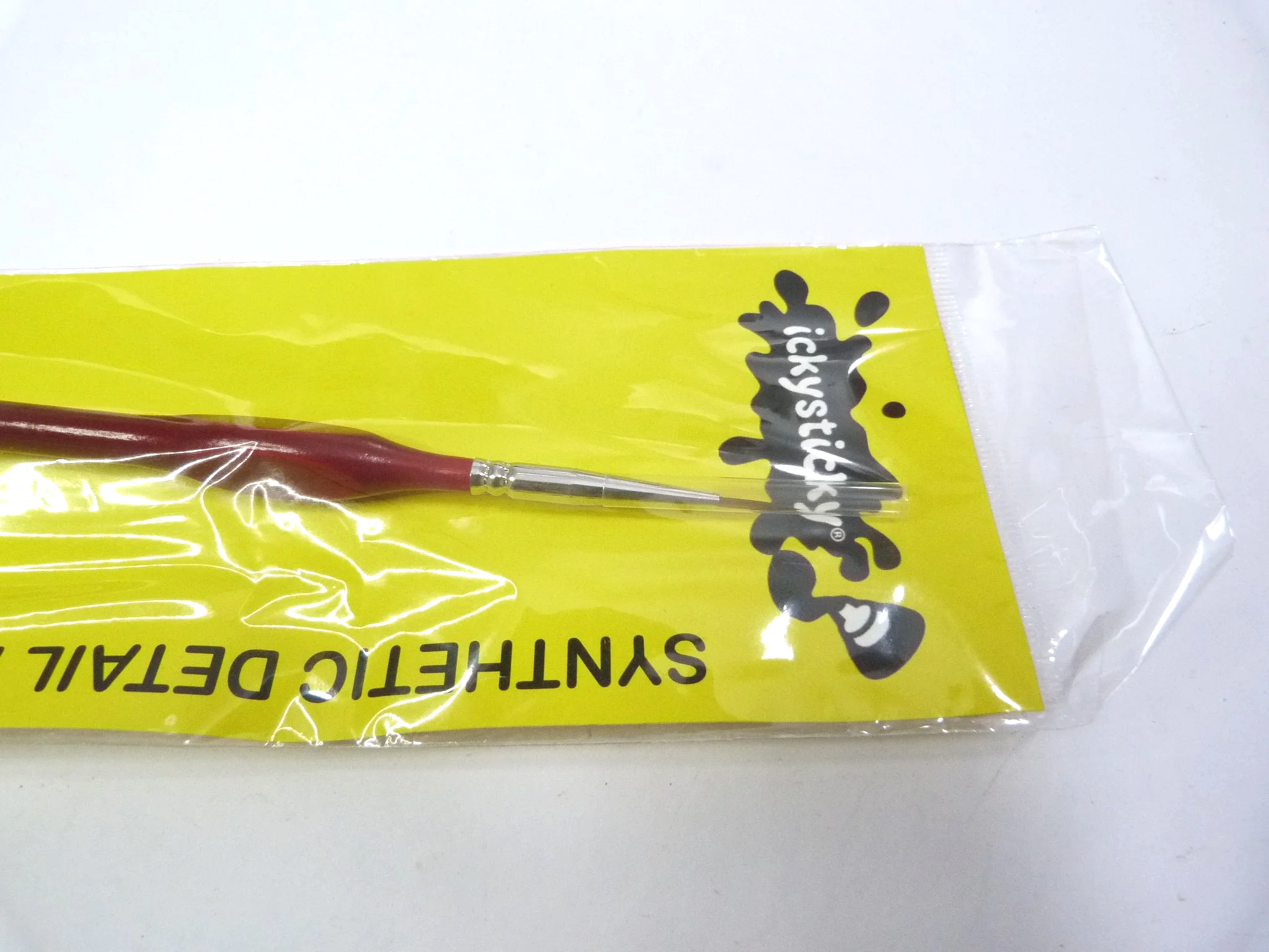 Size 0 round tip paint brush for acrylics