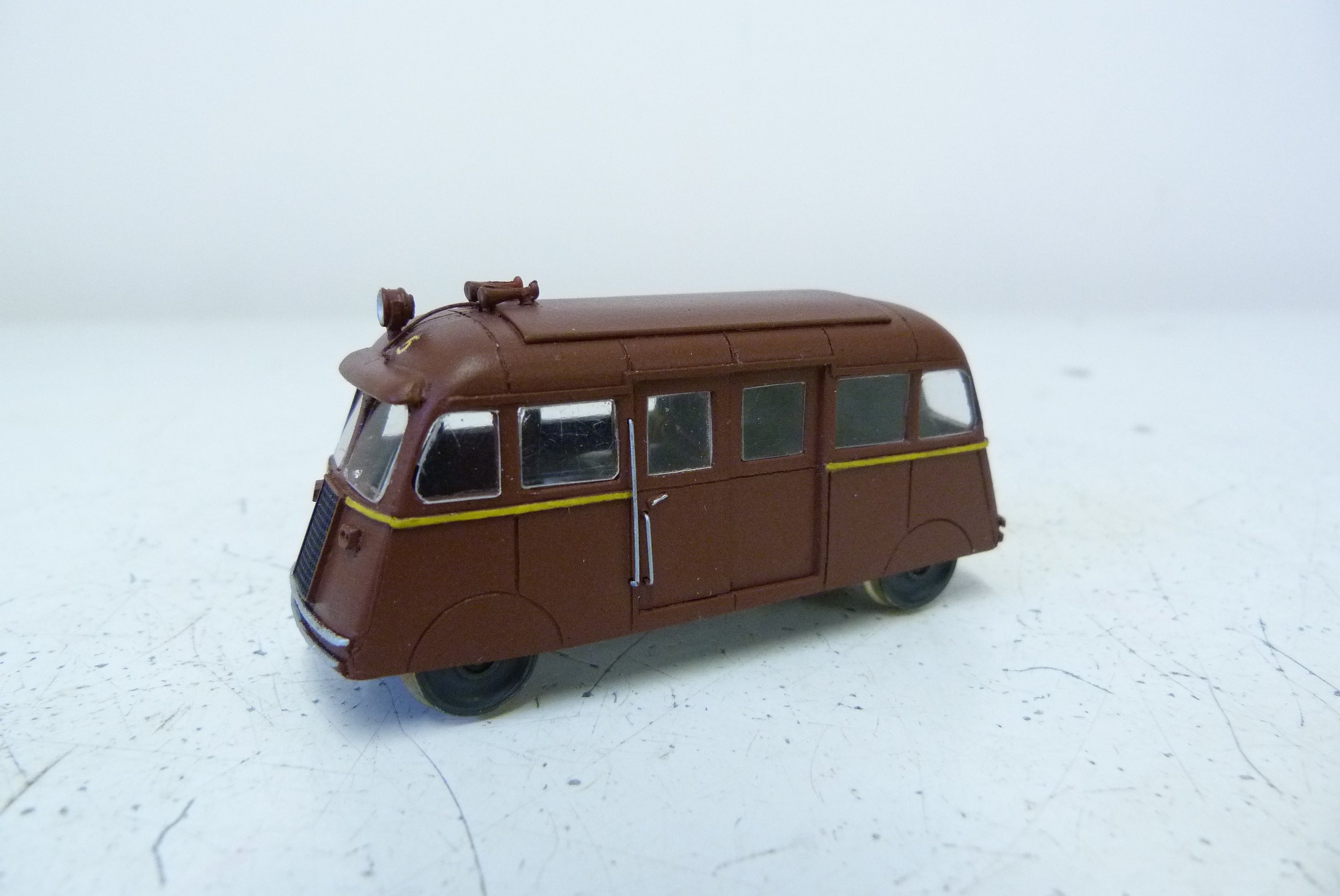 HO Scale pay bus kit fitted with hand cut flush glazing