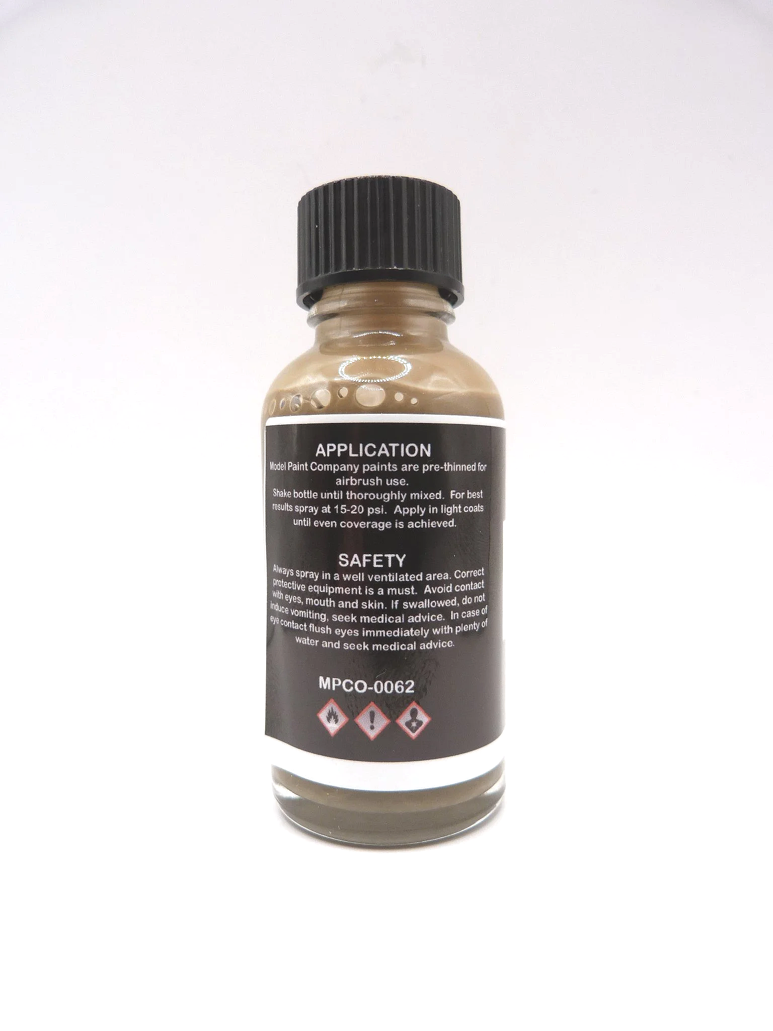 Model train paint for HO Scale carriages