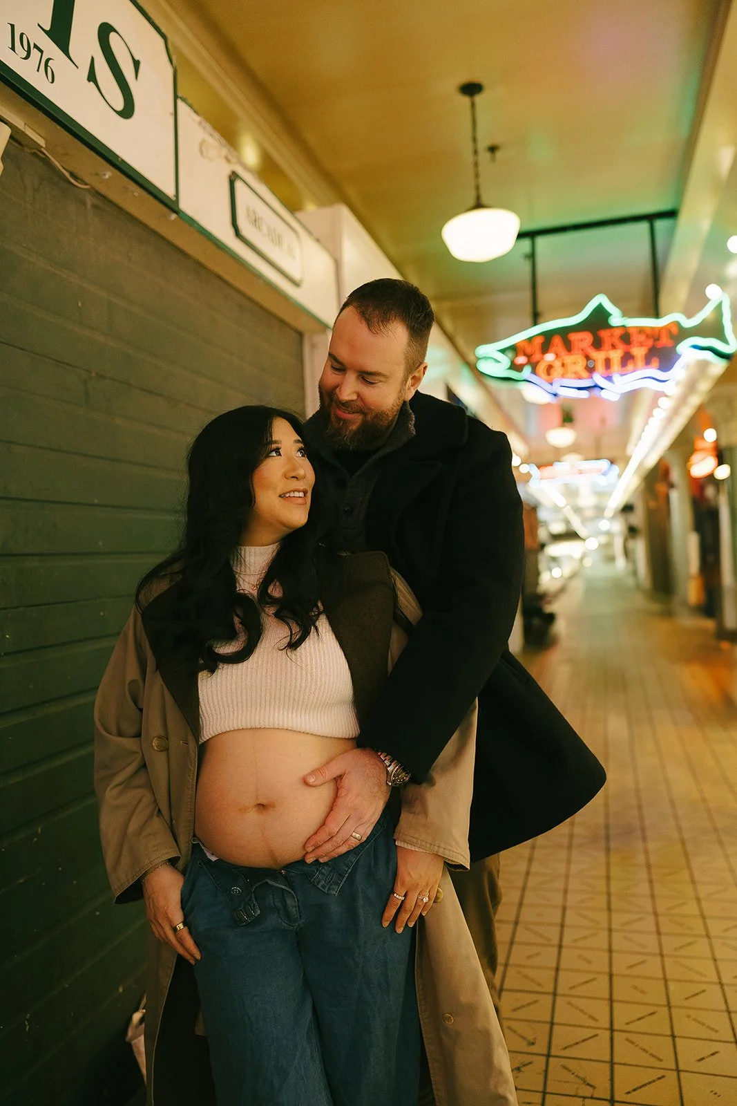 seattle_pike_place_maternity_clairekerbsphoto-0006.JPG