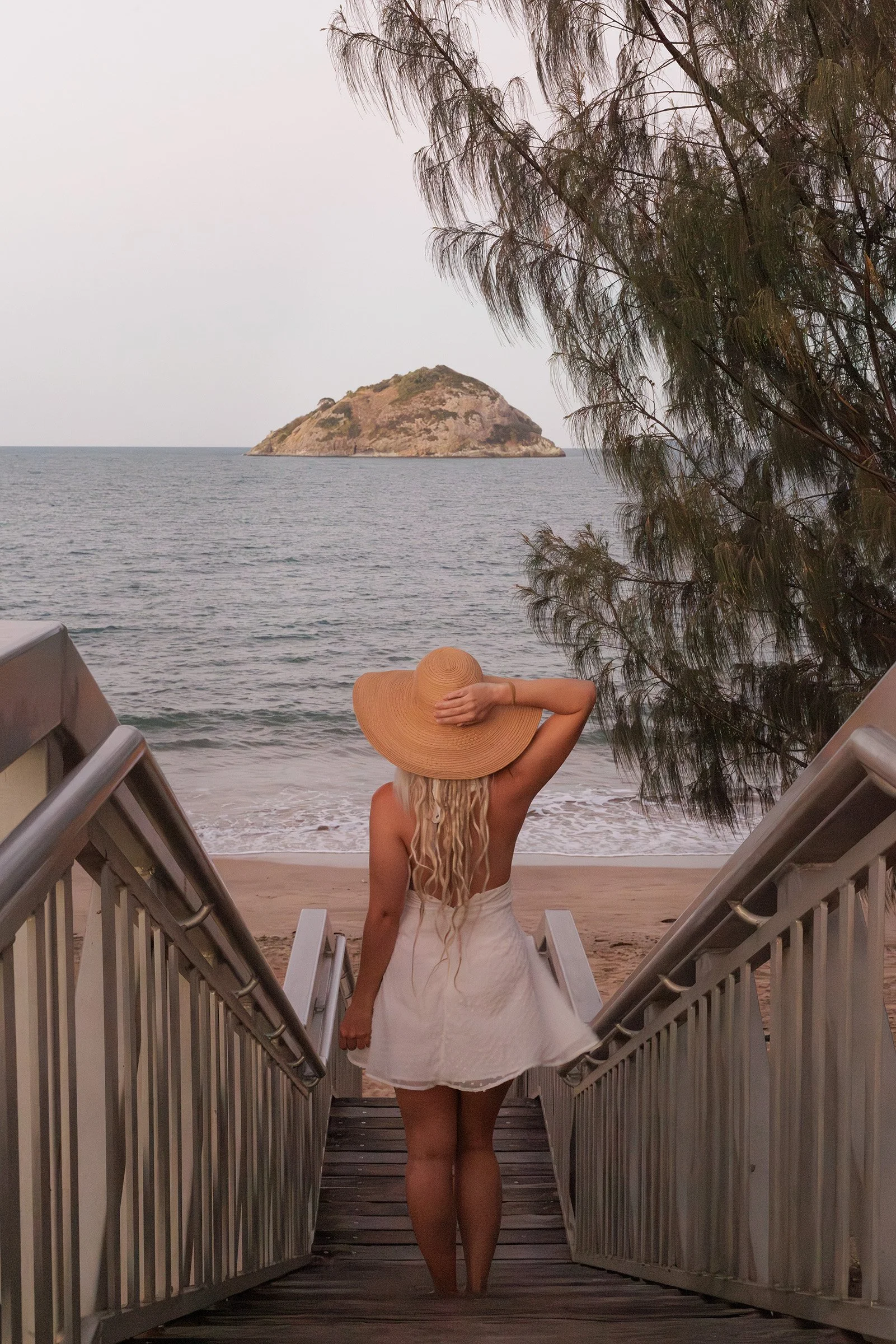 02-beach-stairs.jpg