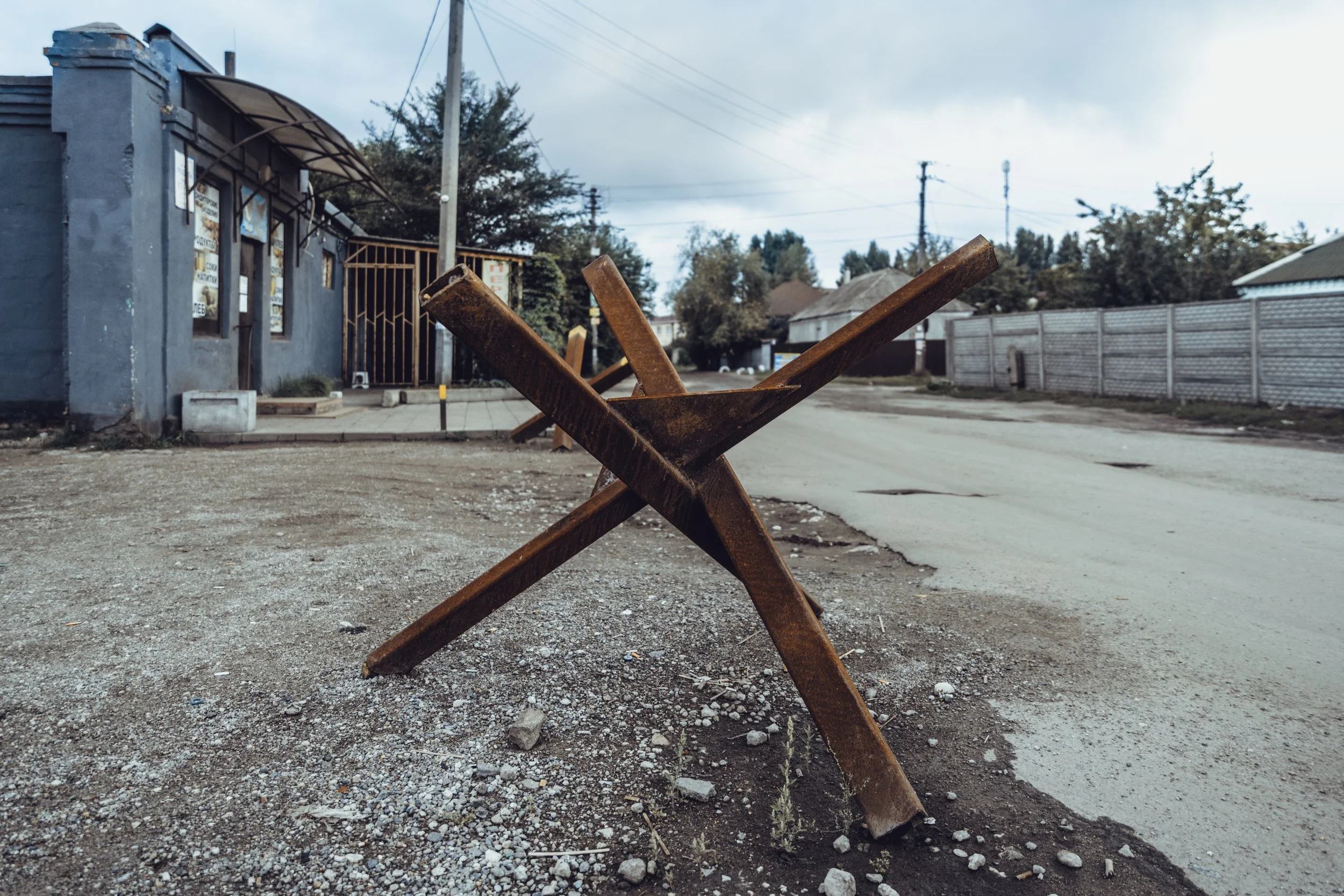 [”hedgehogs”] - metal tank traps made of metal angle beams, used to block roads and bridges