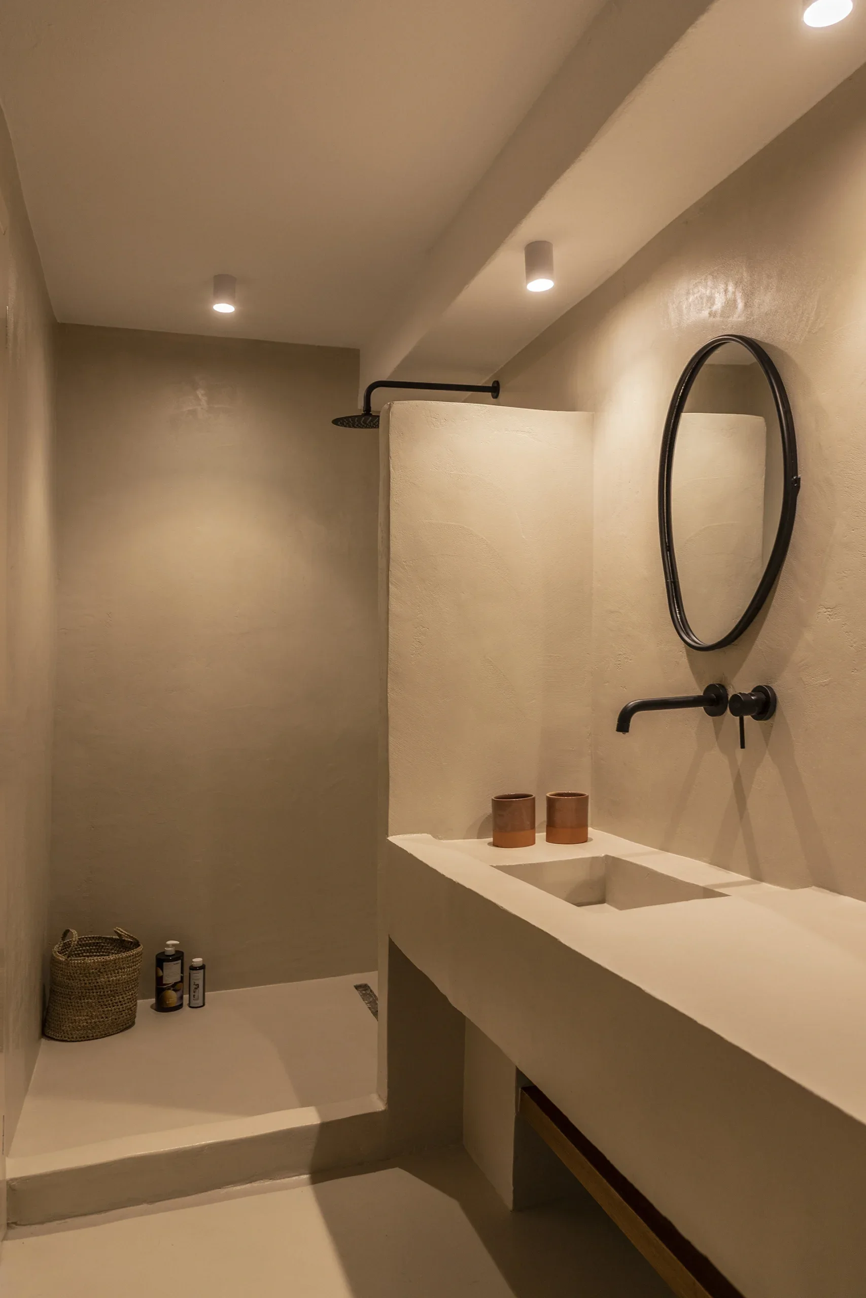 villanaospoolhousetwinbath.webp