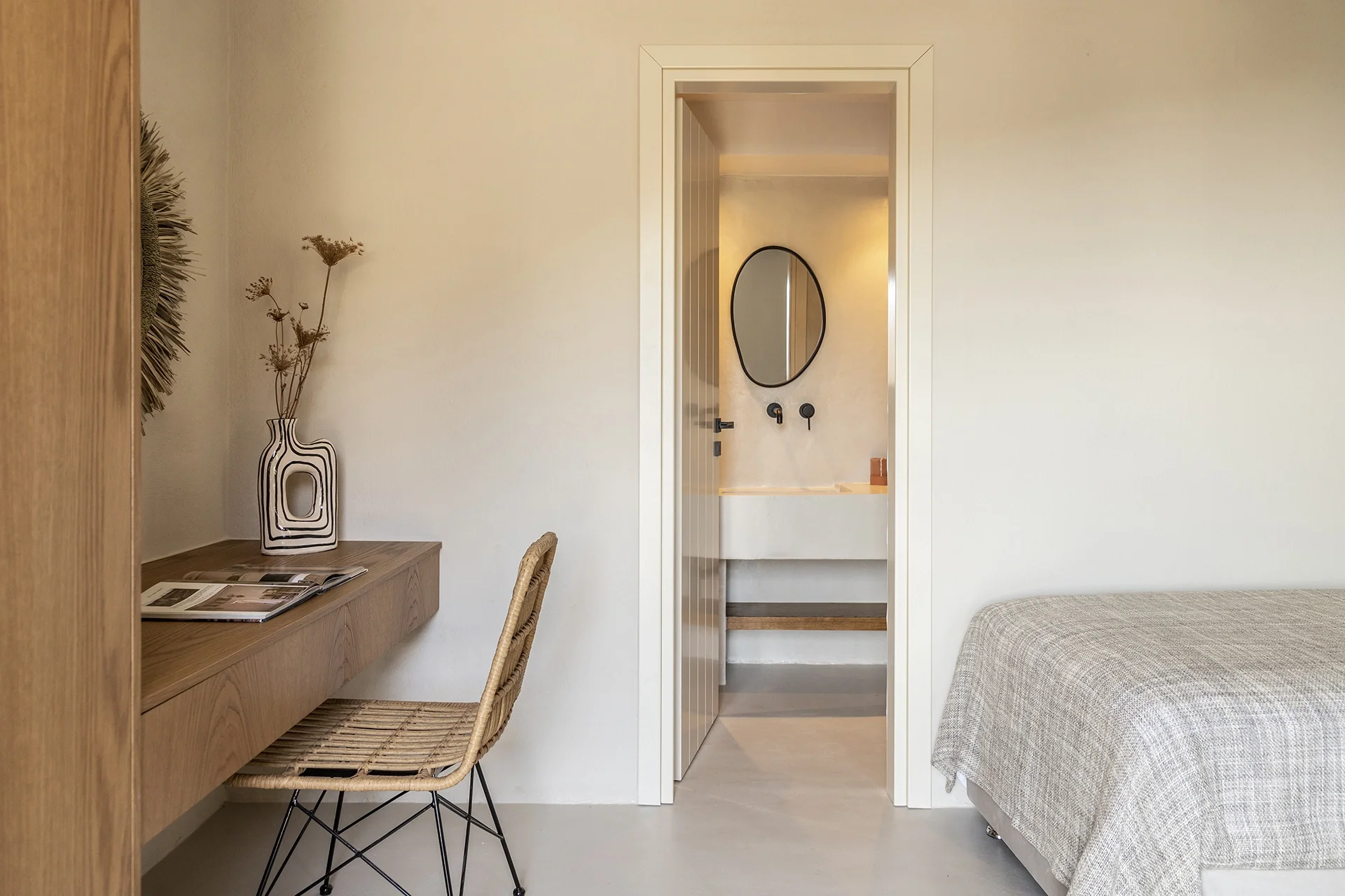 villanaospoolhousetwin.webp