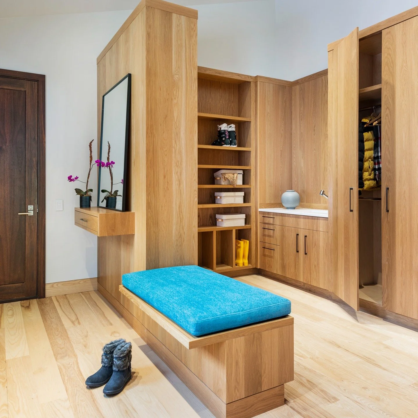 Organized and chic, ready to take on winter...easy when you have everything at the ready!