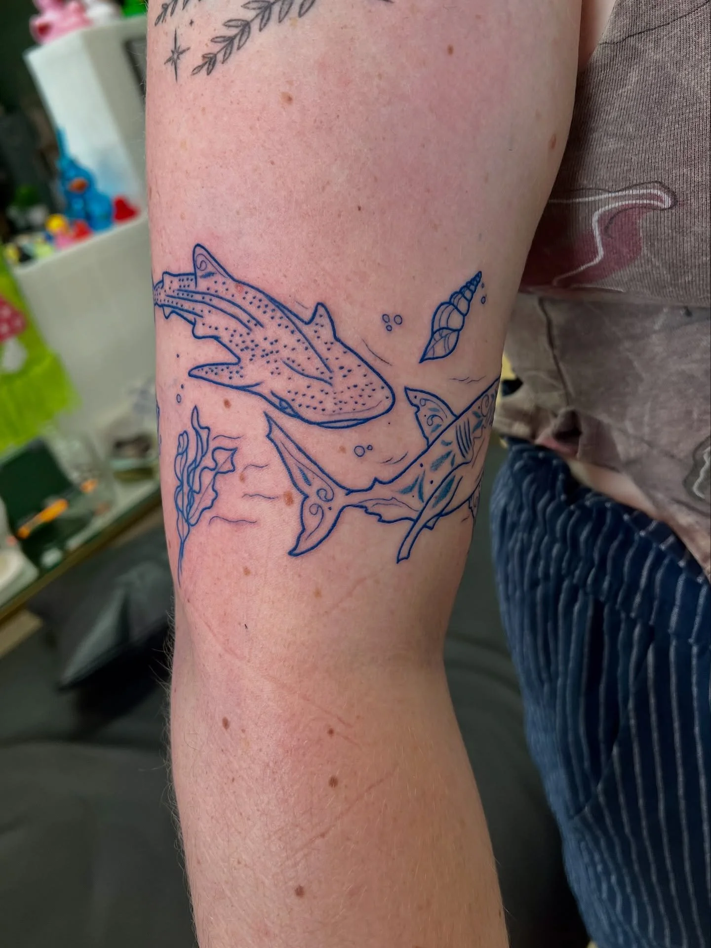 We love a best friend tattoo!! 💙🐠🦈✨🪼
Thank you so much for the trust with these!! It was a pleasure to make them come to life for y’all!!💖💖💖
I LOVE ME A MONOCHROMATIC TATTOO👀
.
.
.
#tattoo #tattooart #tattooartists #bestfriend #bestfrie