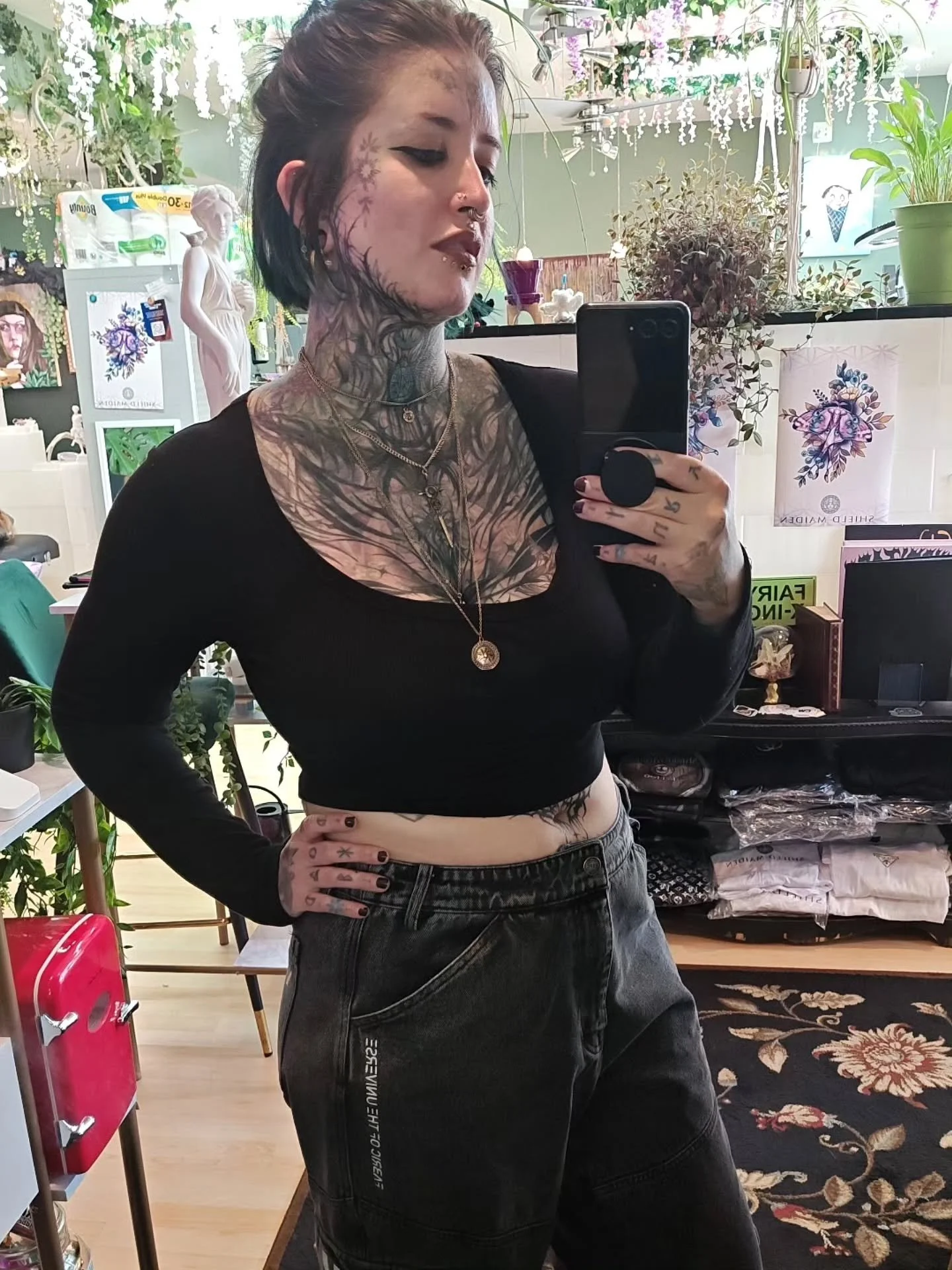 Discovered lip liner and now I'm a new god. ๐ Happy Thursday โบ๏ธ 
.
.
.
#Tattoo #Tattoos  #LongmontTattoo #WomenTattooers #QueerTattooers #ColoradoTattoo #LGBTQFriendly #FinelineTattoo #PrettyTattoo #DelicateTattoo #FemmeTattooers #FemaleTattooArtist