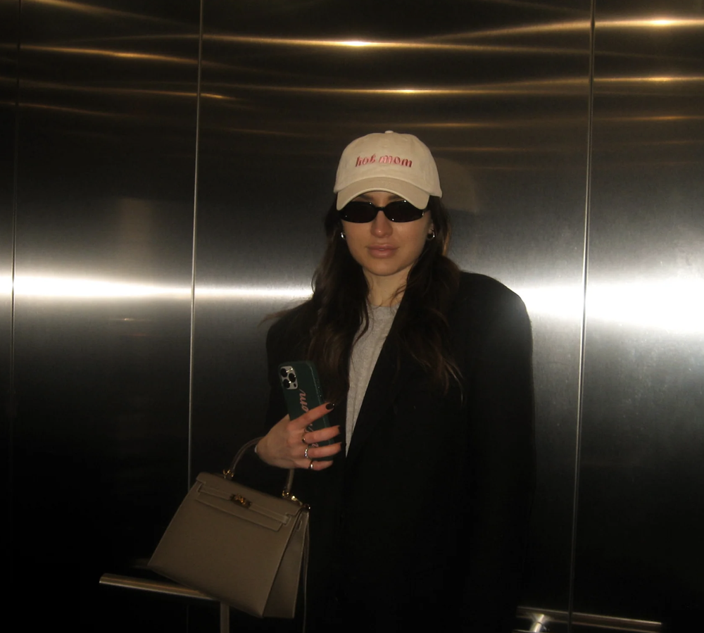 A cream hot mom cap