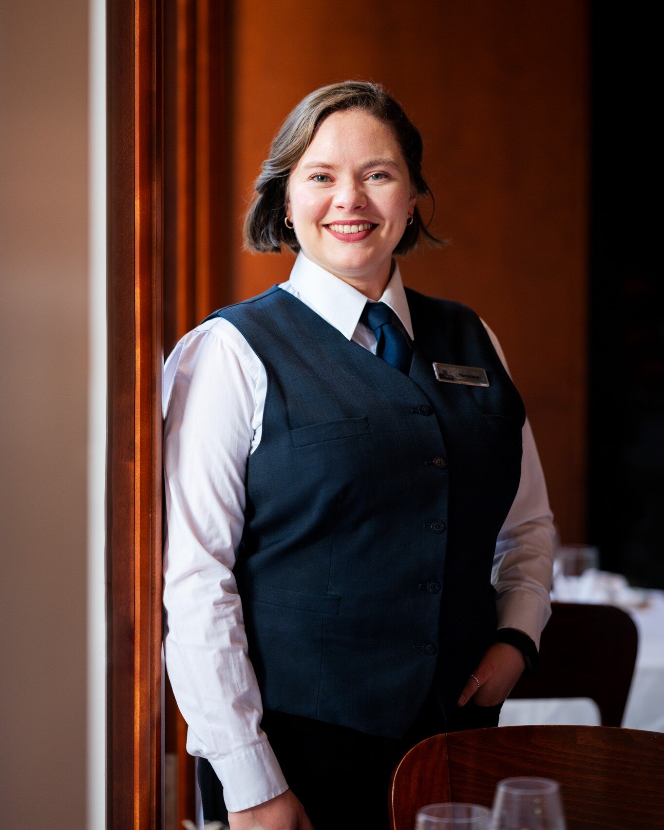 📷 Je me rappellerai toujours de ce moment o&ugrave; V&eacute;ronique, ma&icirc;tre d'h&ocirc;tel au Restaurant de l'ITHQ, m'a confi&eacute;: &quot;Je n'aime pas beaucoup &ecirc;tre prise en photo, je ne suis pas photog&eacute;nique&quot;. En tant qu