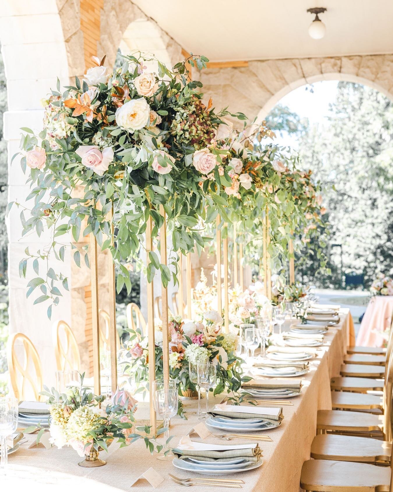 A perfect rehearsal dinner set up
⠀⠀⠀⠀⠀⠀⠀⠀⠀
⠀⠀⠀⠀⠀⠀⠀⠀⠀
⠀⠀⠀⠀⠀⠀⠀⠀⠀
#bostonweddingphotographer #craneestate  #bostonbride #nhwedding #newhampshireweddingphotographer #realwedding #fineartweddings #fineartweddingphotographer #bostonweddings willowdaleesta