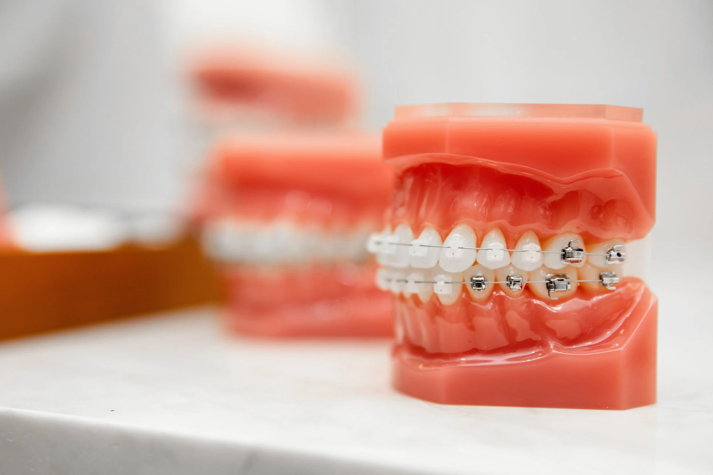 甯境牙醫戴蒙矯正診療室主視覺｜台北大直舒適矯正牙科環境